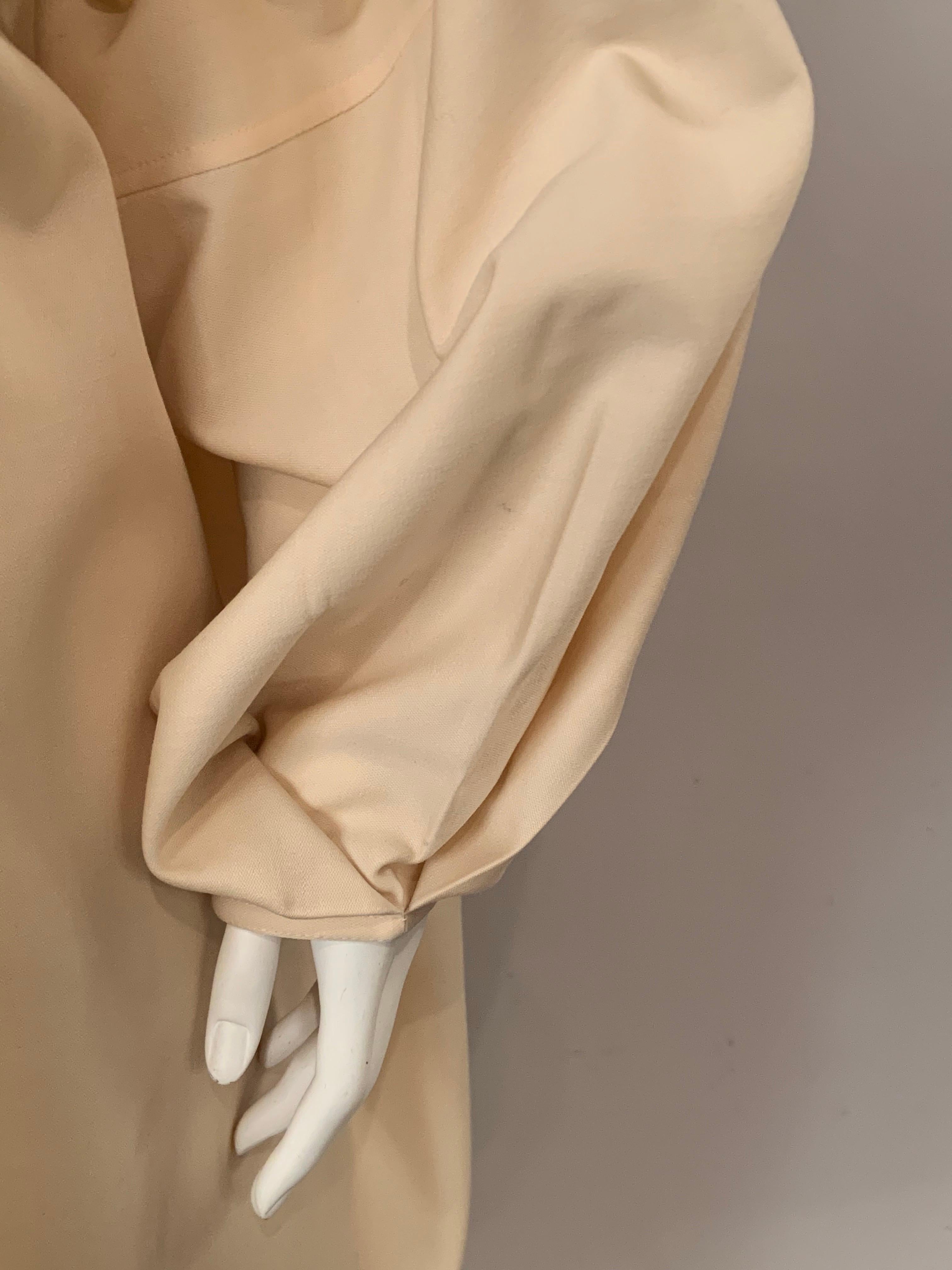 Giacca e pantaloni con cappuccio in lana color crema di Zoran in vendita 5