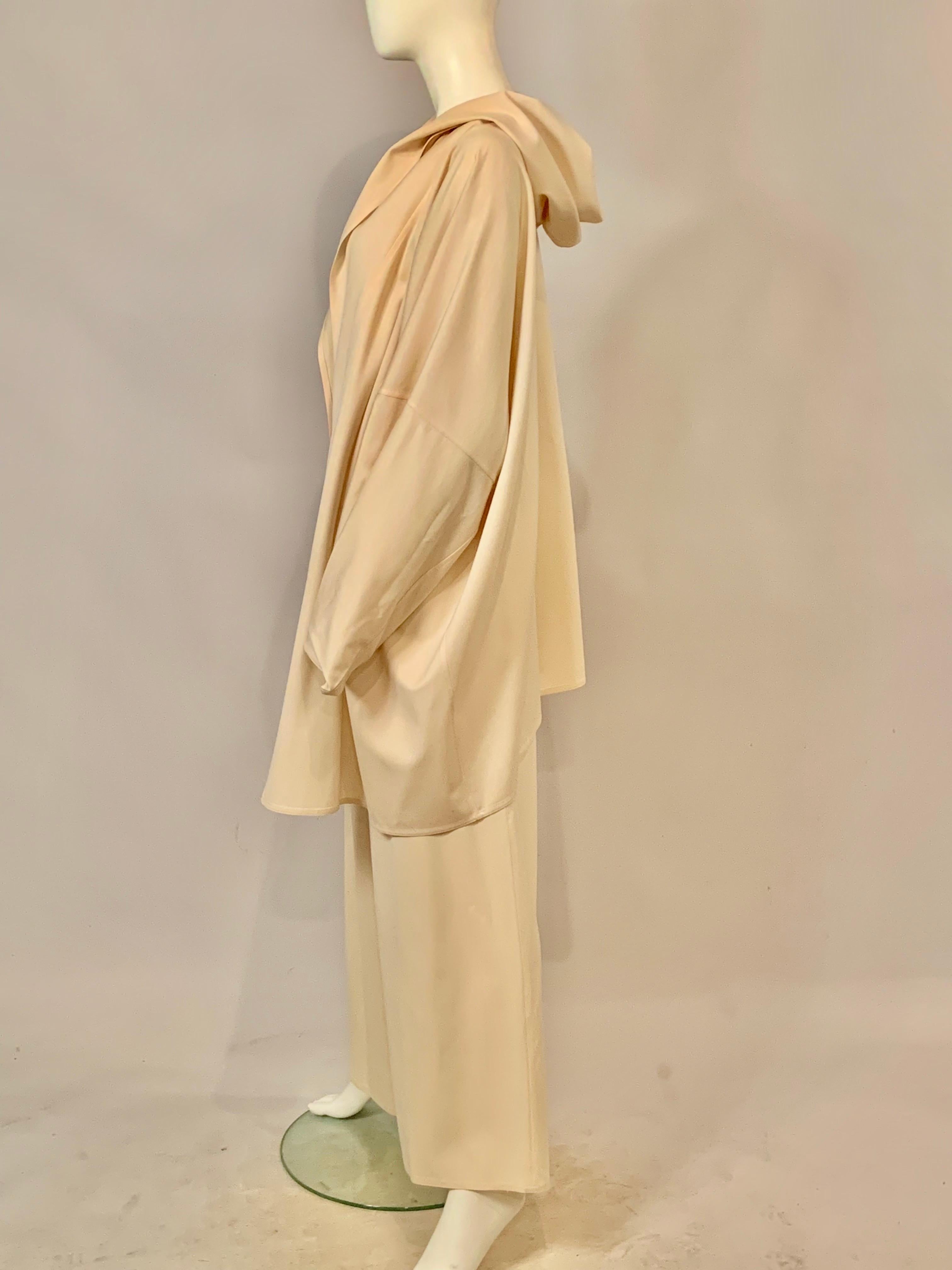 Donna Giacca e pantaloni con cappuccio in lana color crema di Zoran in vendita