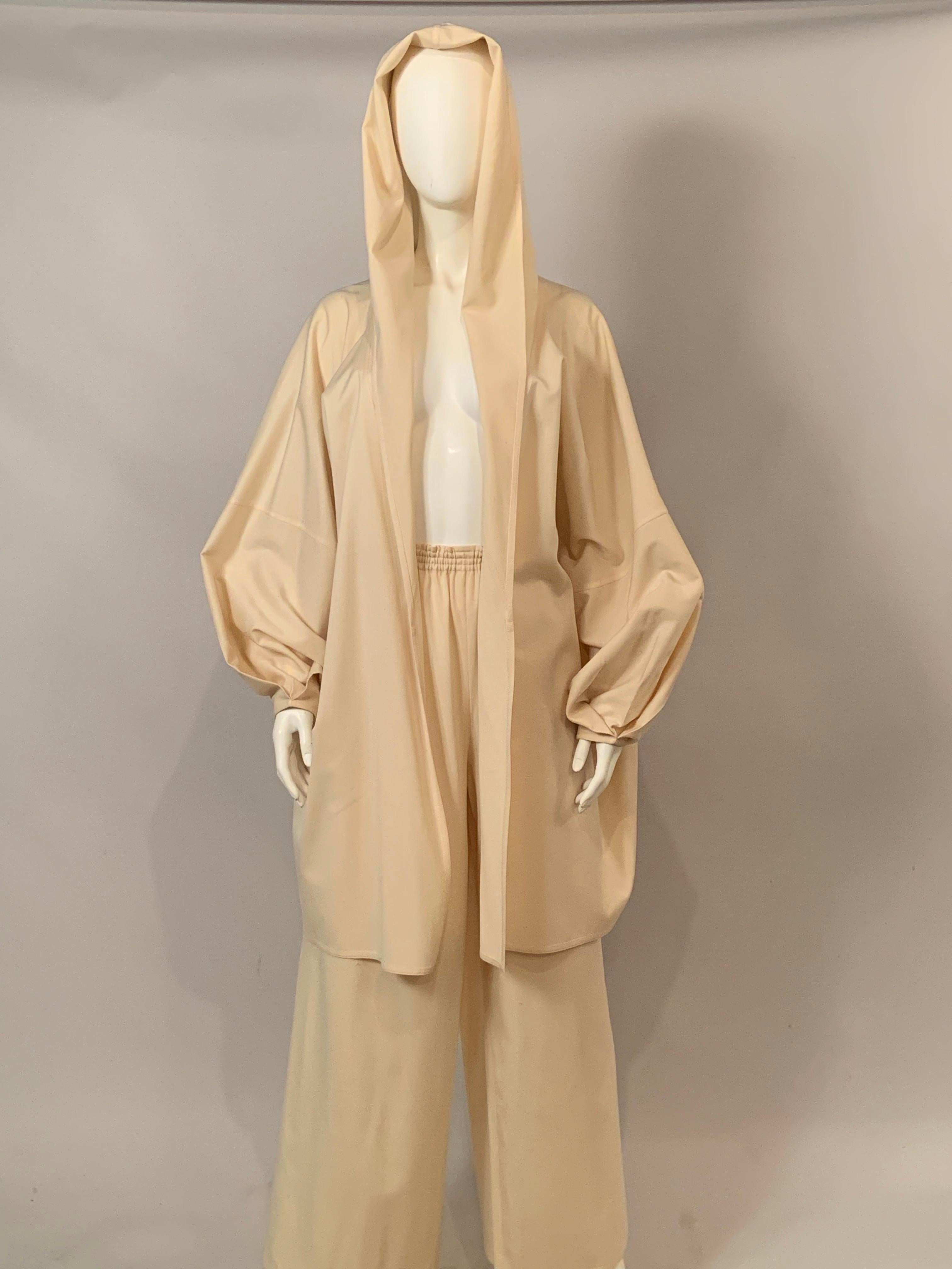 Giacca e pantaloni con cappuccio in lana color crema di Zoran in vendita 3