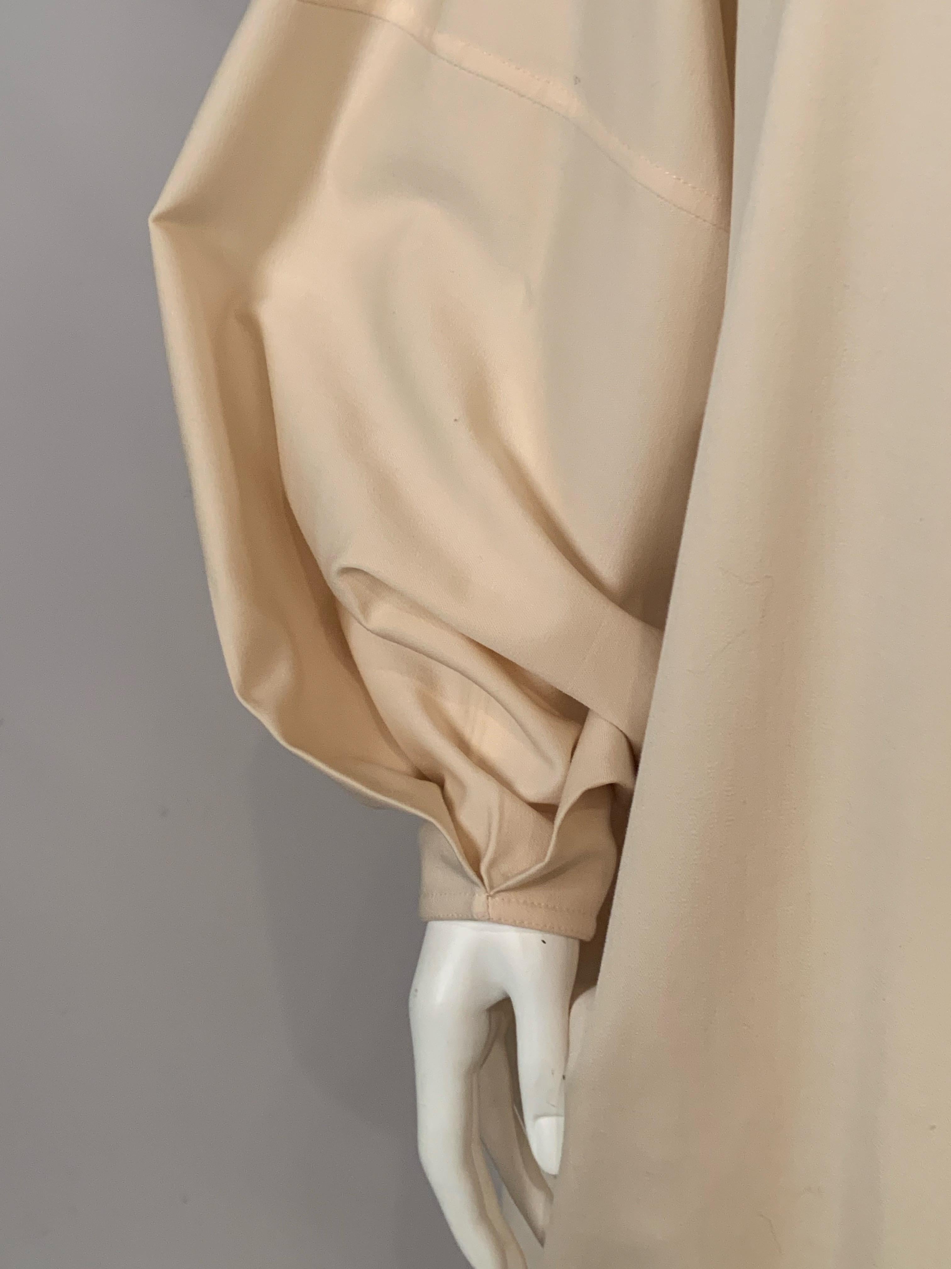 Giacca e pantaloni con cappuccio in lana color crema di Zoran in vendita 4