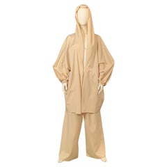 Giacca e pantaloni con cappuccio in lana color crema di Zoran
