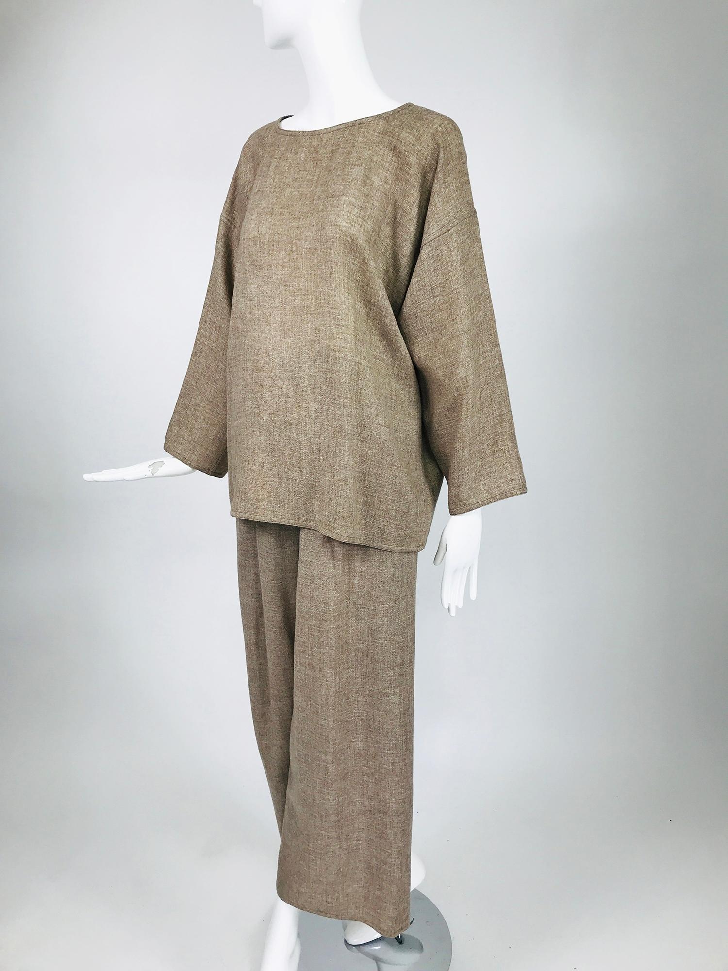Zoran taupe open weave soft wool pant set from the 1990s. Classic Zoran loose, comfortable fit, pull on top with a round neckline straight cut full sleeves, the body is cut full and straight. Matching Trouser has a cased elastic waist, on seam side