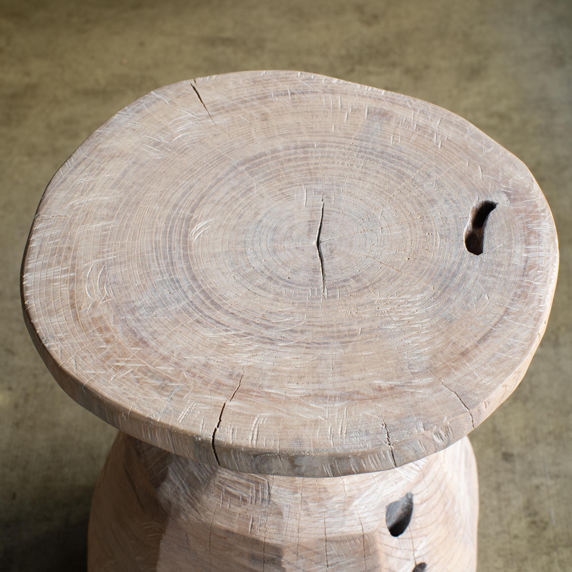 Intagliato a mano Zougei Tavolino scultoreo Sgabello tono chiaro 3 stile tribale in vendita