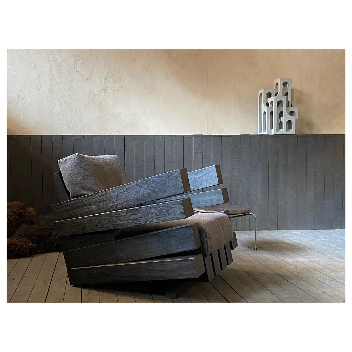 Sillón Zoumey de madera de iroko de Arno Declercq Madera en venta