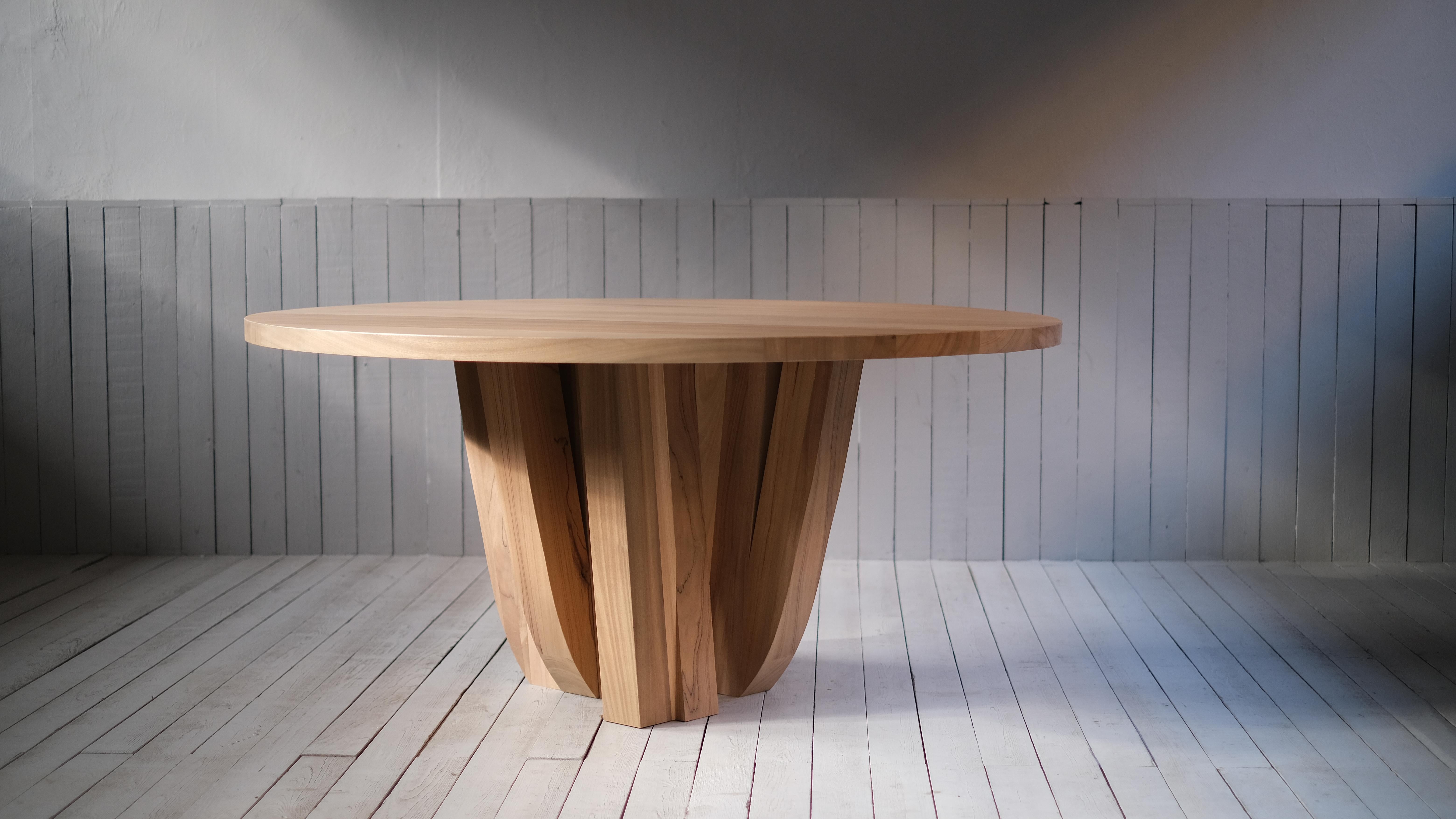 Zoumey round table by Arno Declercq
Dimensions: diameter 160 x height 75 cm
Materials: African walnut

A forest of table legs made out of 16 pieces of African walnut.
A dining table for 6 persons

Arno Declercq
Belgian designer and art
