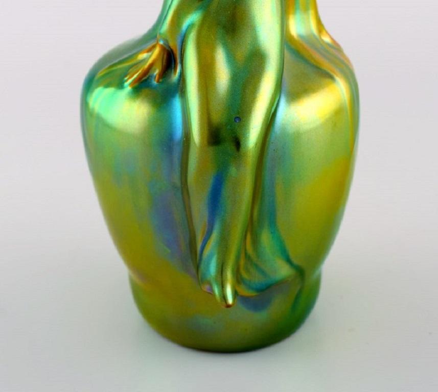 Vase Art nouveau Zsolnay en céramique émaillée modelé d'une femme assise Excellent état - En vente à Copenhagen, DK