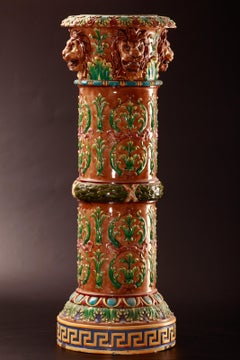 Zsolnay Historisches Pedestal mit Löwendekor