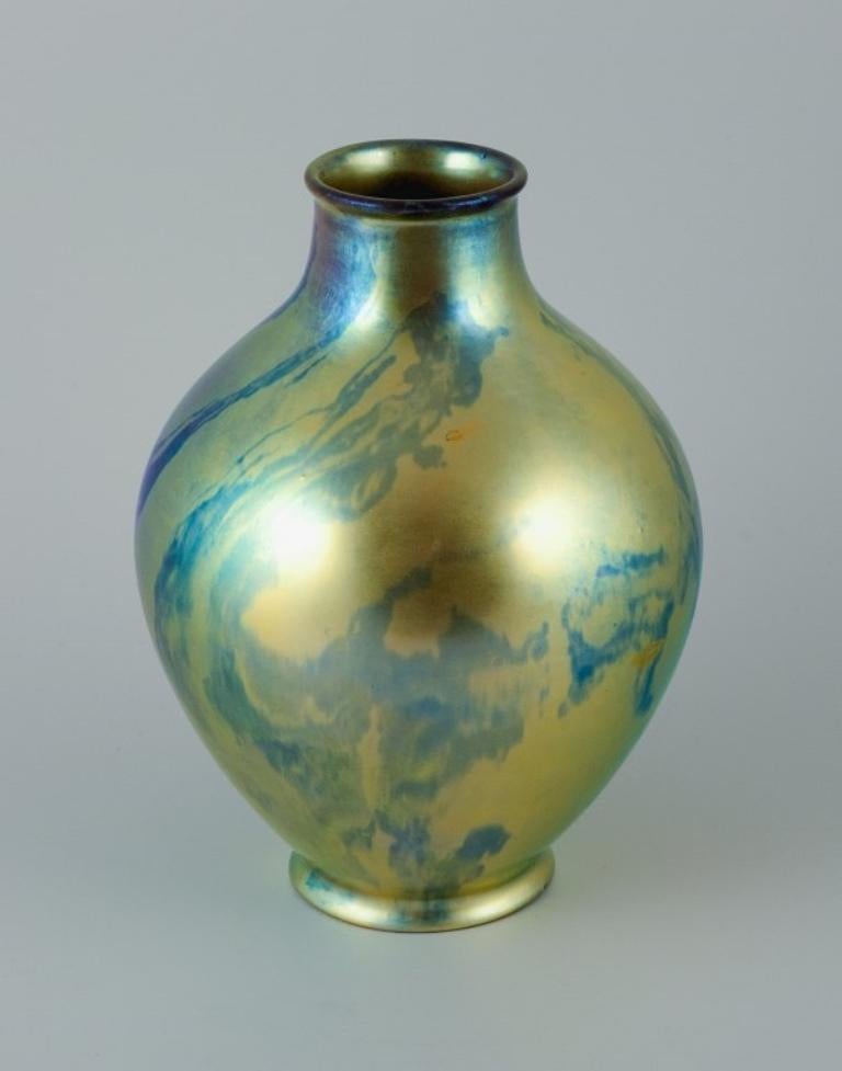 Zsolnay, große Keramikvase mit schöner eosin-Glasur. Mitte des 20. Jahrhunderts (Ungarisch) im Angebot