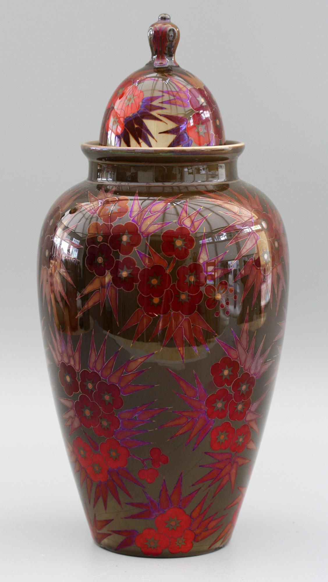 Zsolnay Vase à couvercle Art Déco de Pecs émaillé à l'éosine lustrée et décoré de fleurs 2