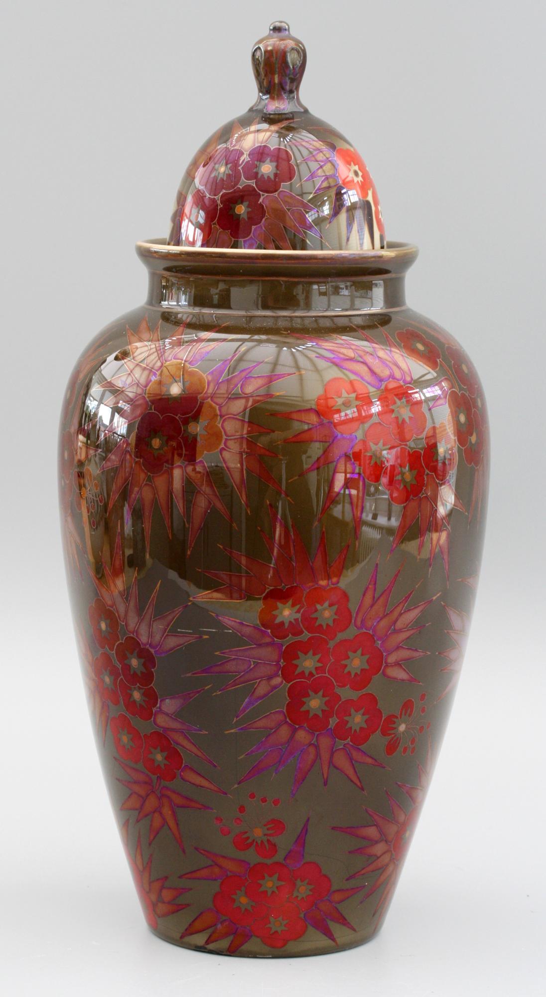 Zsolnay Vase à couvercle Art Déco de Pecs émaillé à l'éosine lustrée et décoré de fleurs 4