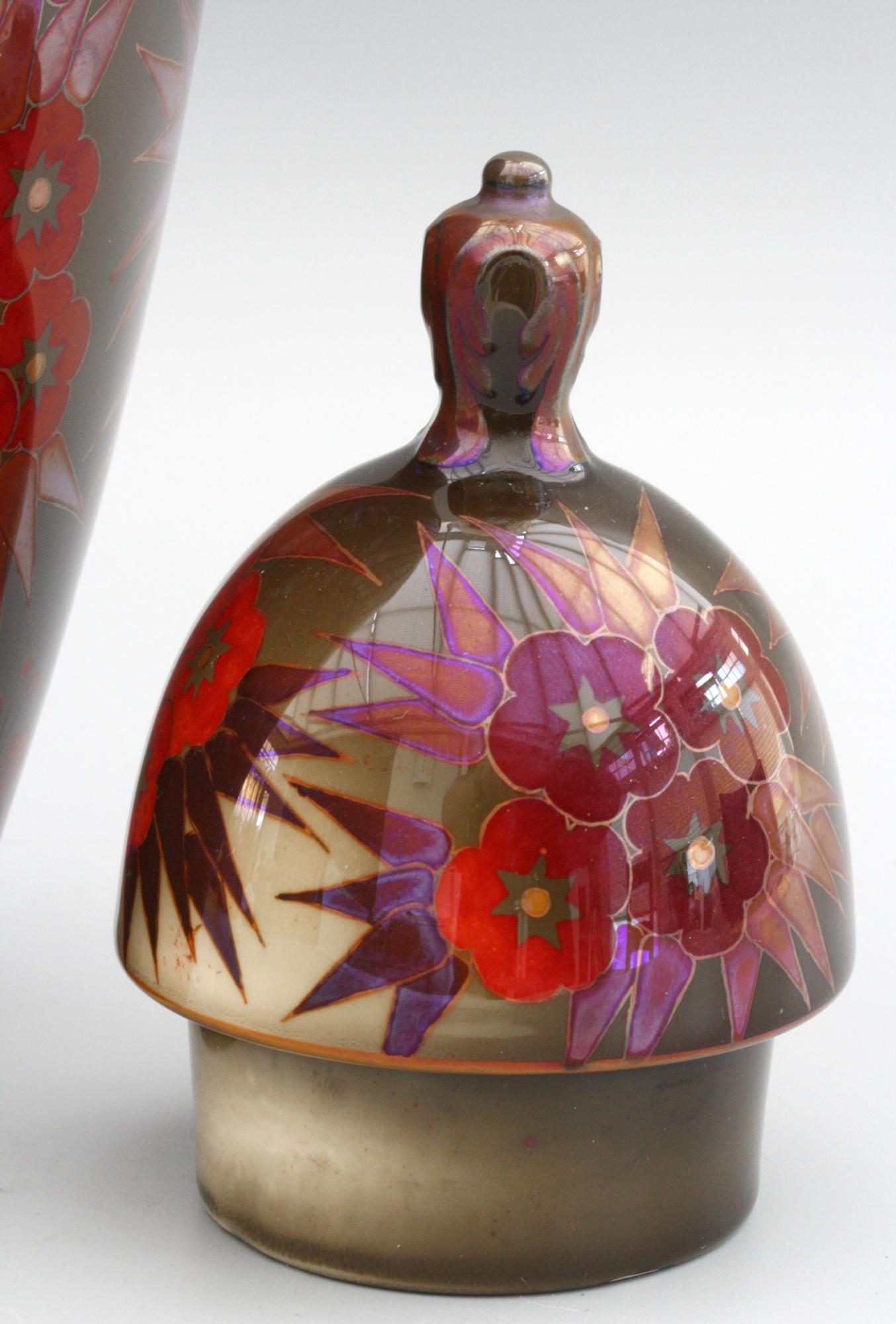 Zsolnay Vase à couvercle Art Déco de Pecs émaillé à l'éosine lustrée et décoré de fleurs 8