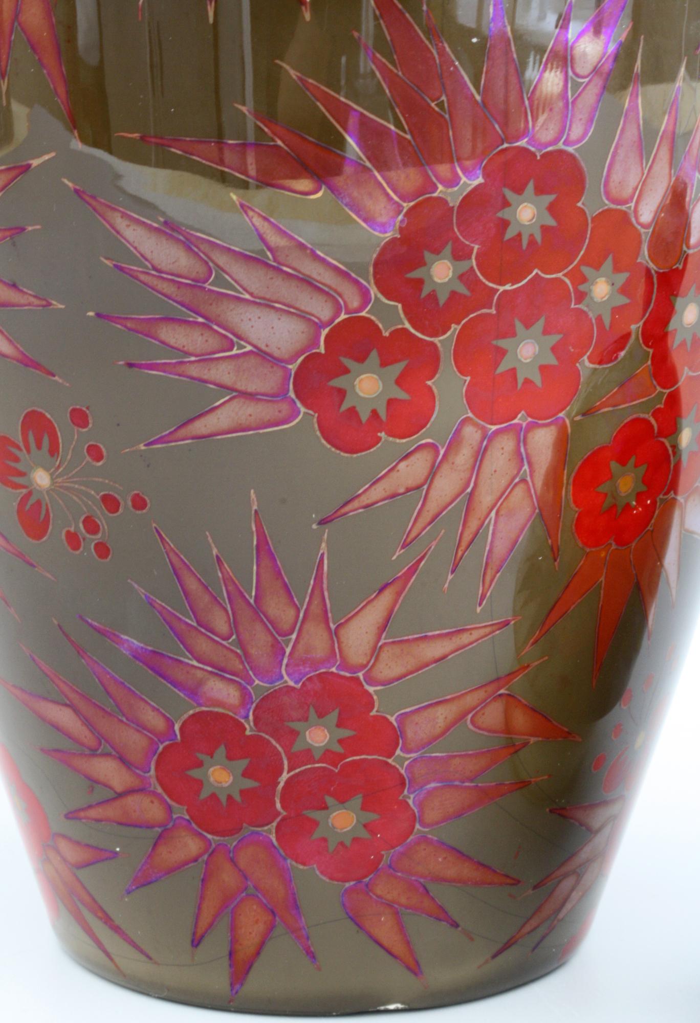 Zsolnay Vase à couvercle Art Déco de Pecs émaillé à l'éosine lustrée et décoré de fleurs 9