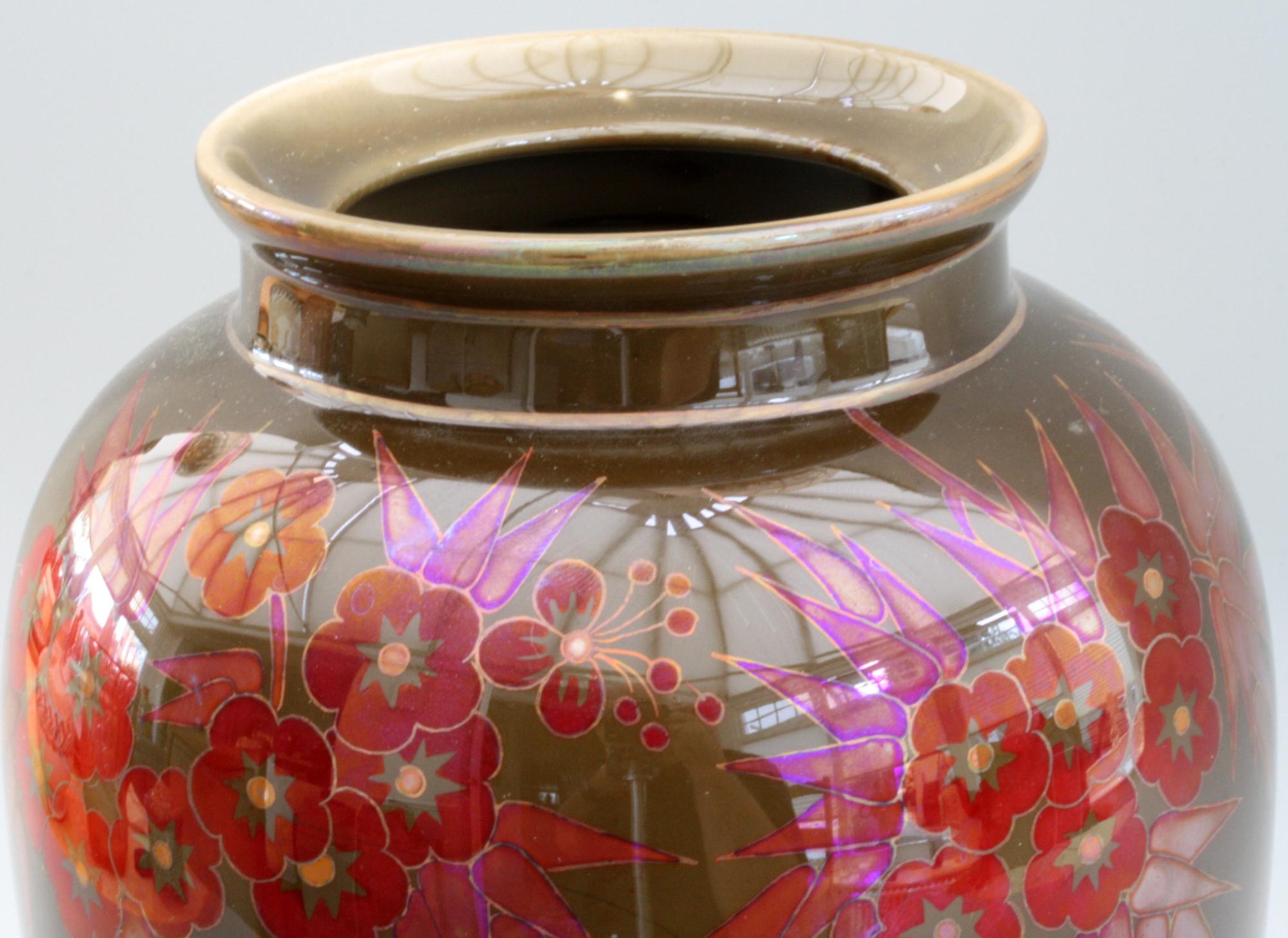 Zsolnay Vase à couvercle Art Déco de Pecs émaillé à l'éosine lustrée et décoré de fleurs 10