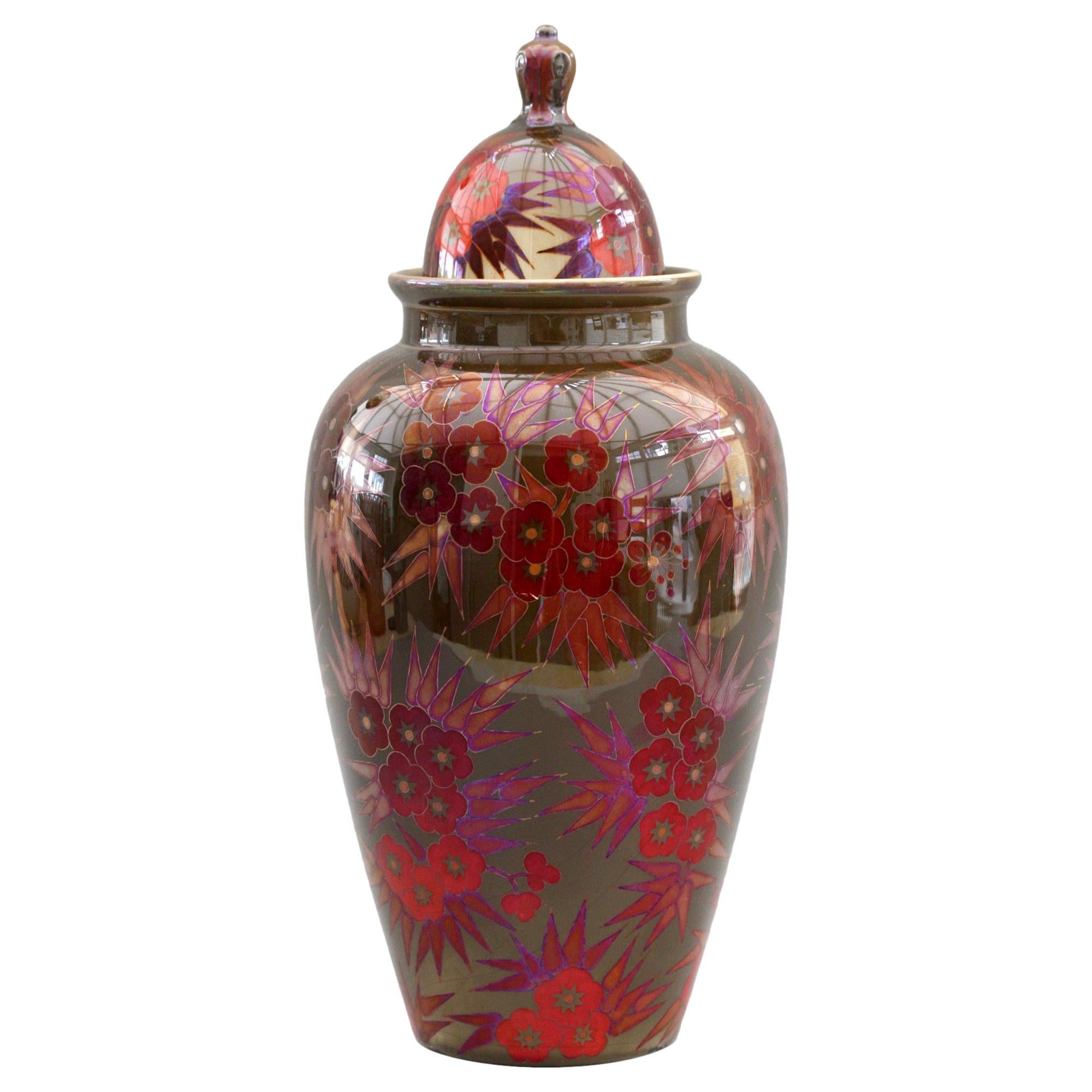 Zsolnay Vase à couvercle Art Déco de Pecs émaillé à l'éosine lustrée et décoré de fleurs