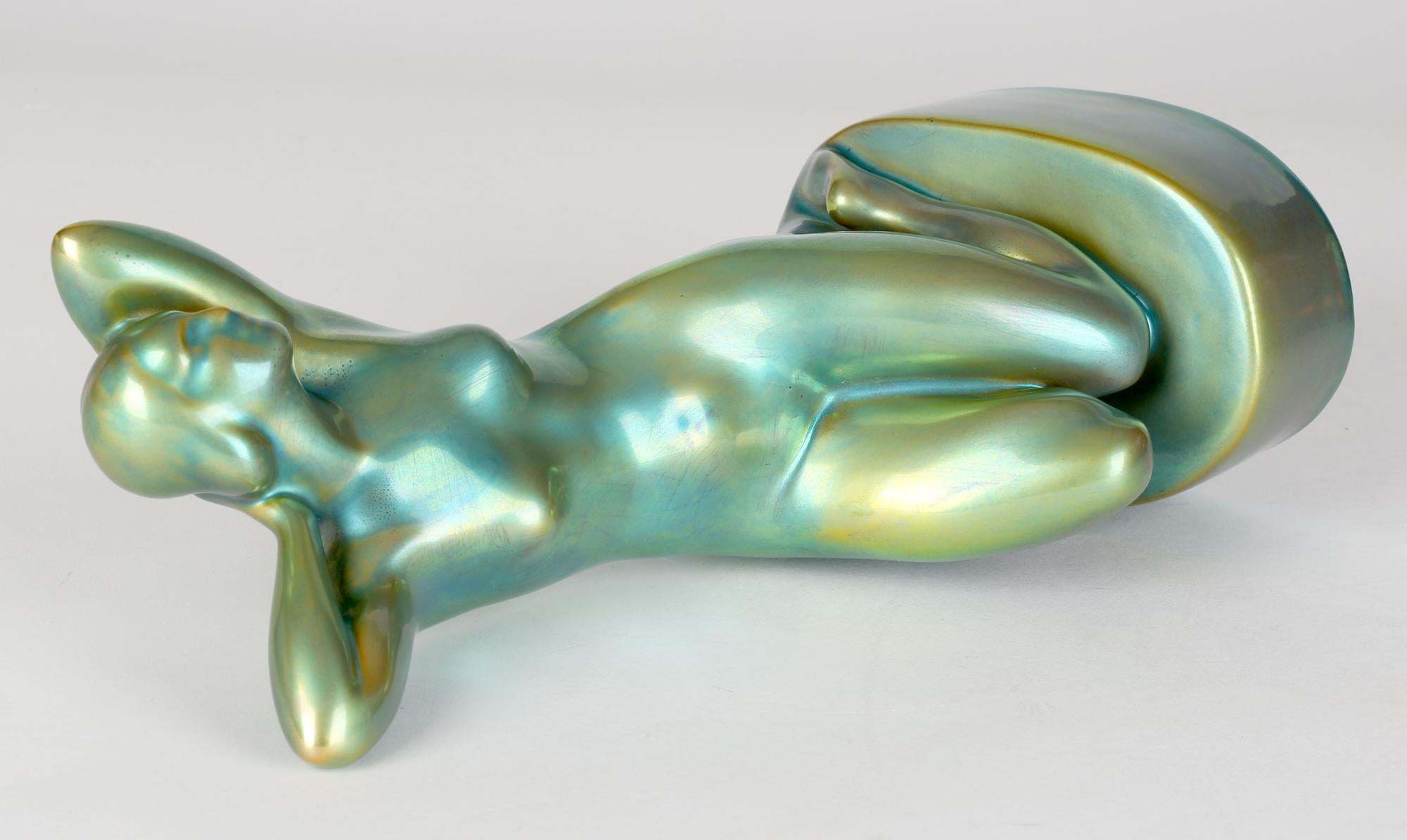 Zsolnay Pecs Art Deco Eosin Metallic Grün glasierte nackte Figur (Art déco) im Angebot