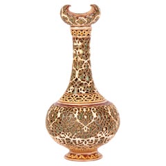 Vase à motif percé d'influence islamique hongroise de Zsolnay, Pecs