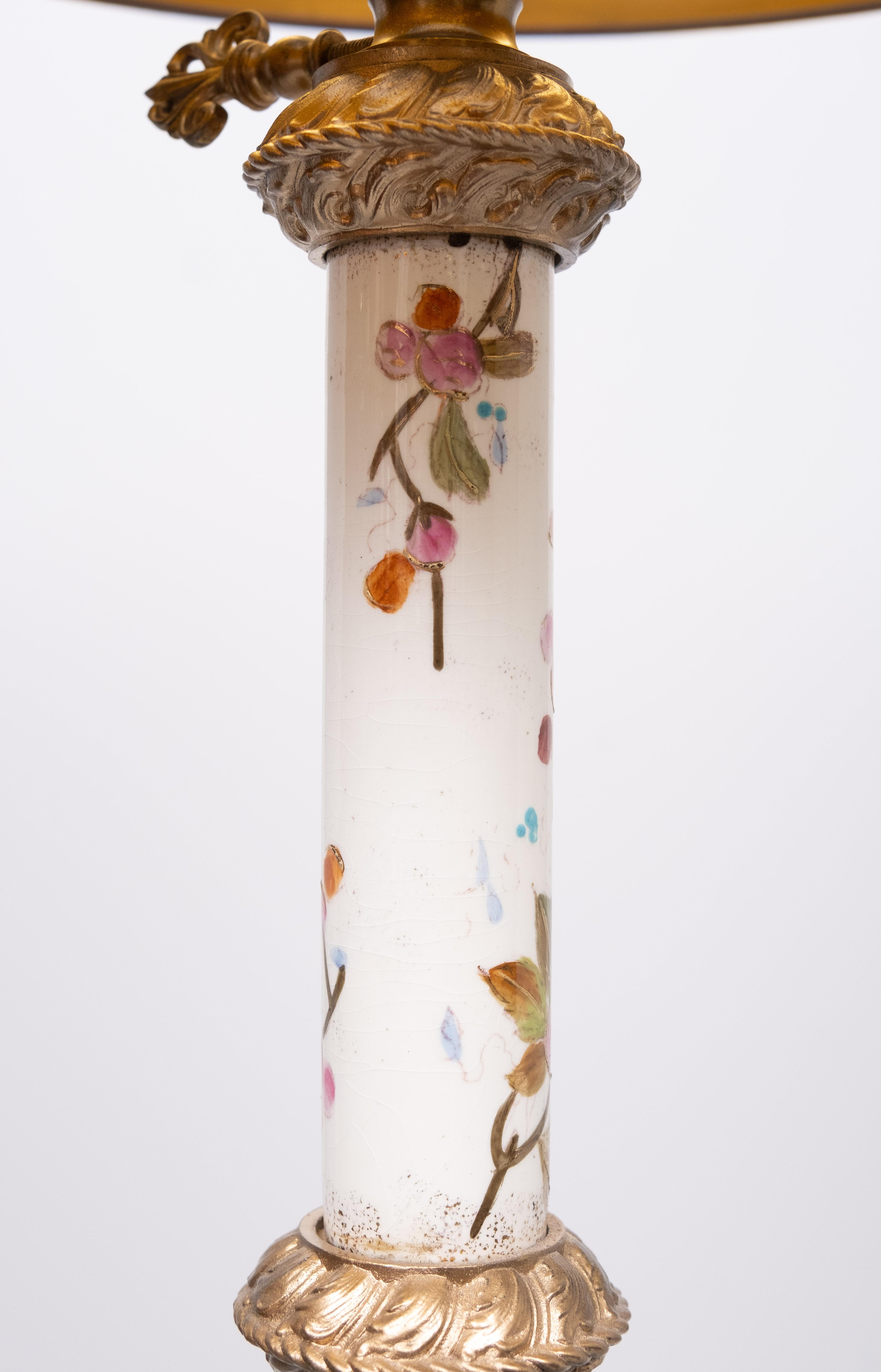 Ungherese Lampada da terra in porcellana Zsolnay in metallo dorato  1870 ungherese in vendita