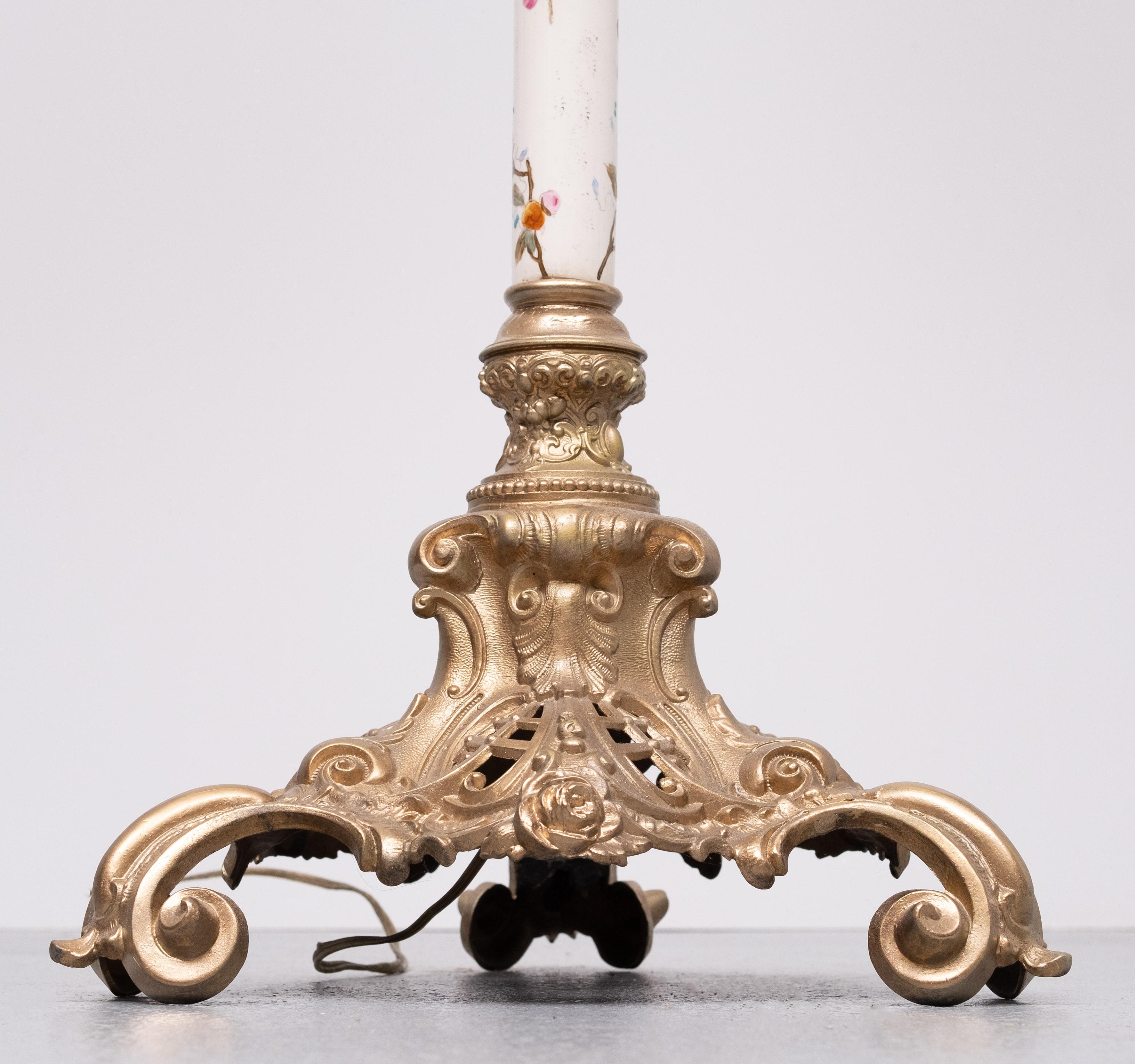 Lampada da terra in porcellana Zsolnay in metallo dorato  1870 ungherese In condizioni buone in vendita a Den Haag, NL