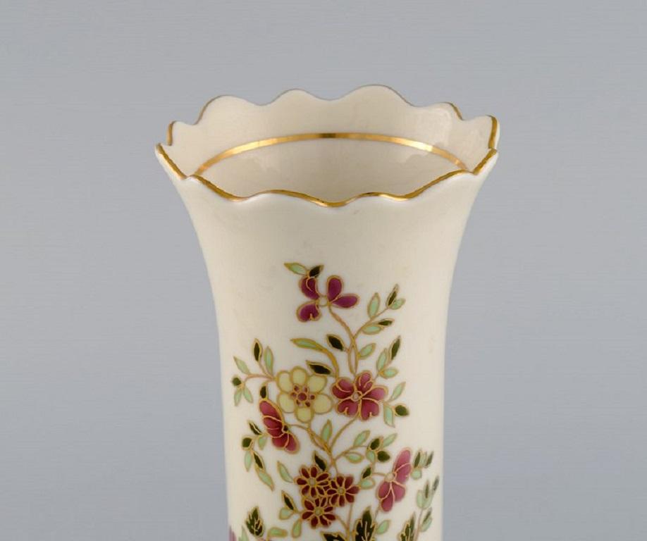 Hungarian Zsolnay Vase in Cream-Colored Porcelain with Hand-Painted Flowers For Sale
