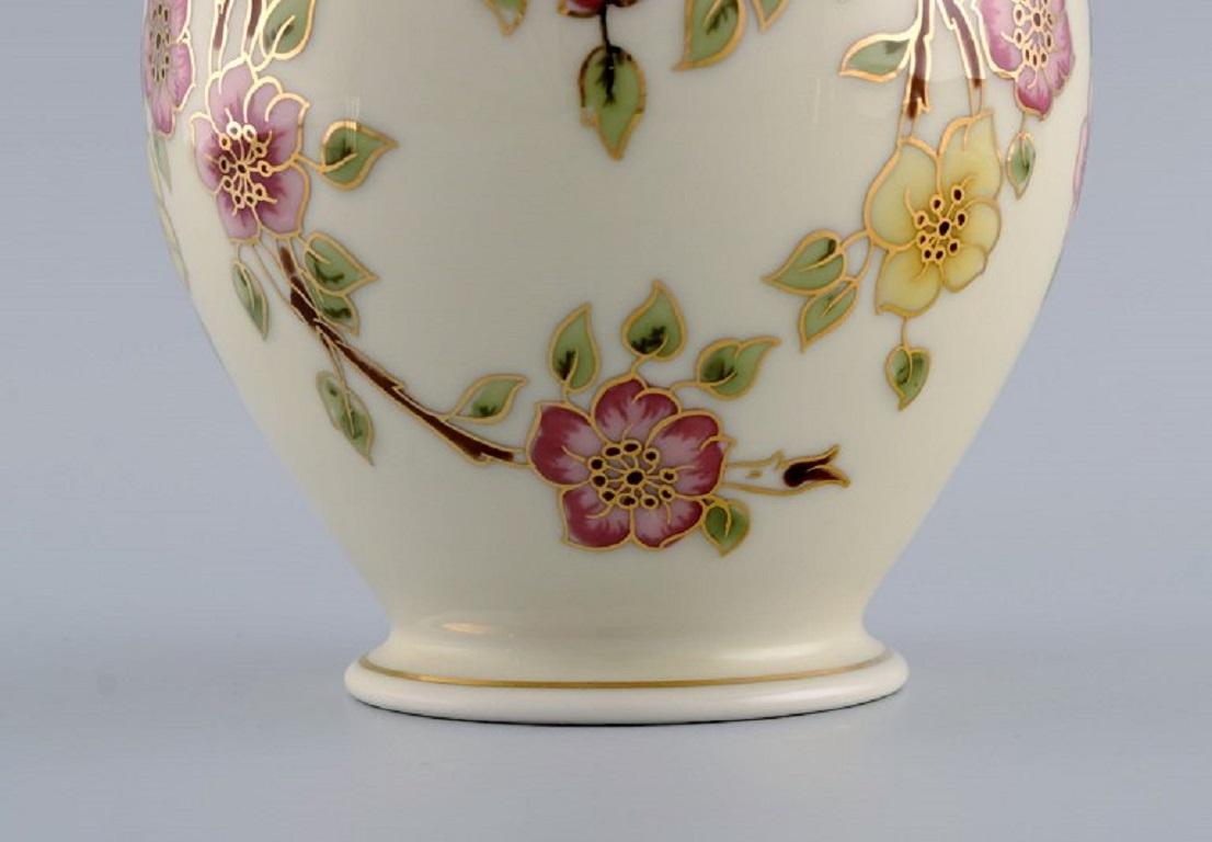 Zsolnay Vase in Cream-Coloured Porcelain with Hand-Painted Flowers For Sale 1