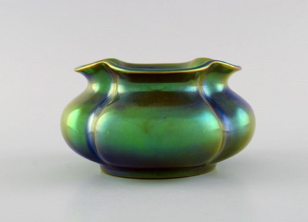 Zsolnay vase in glazed ceramics. Beautiful eosin glaze. 1970s / 80s.
Measures: 13.5 x 8 cm.
In excellent condition.
Stamped.