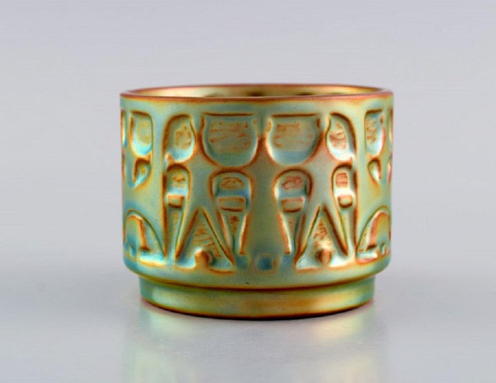 Ungherese Vaso Zsolnay in ceramica smaltata modellato con persone che ballano in vendita