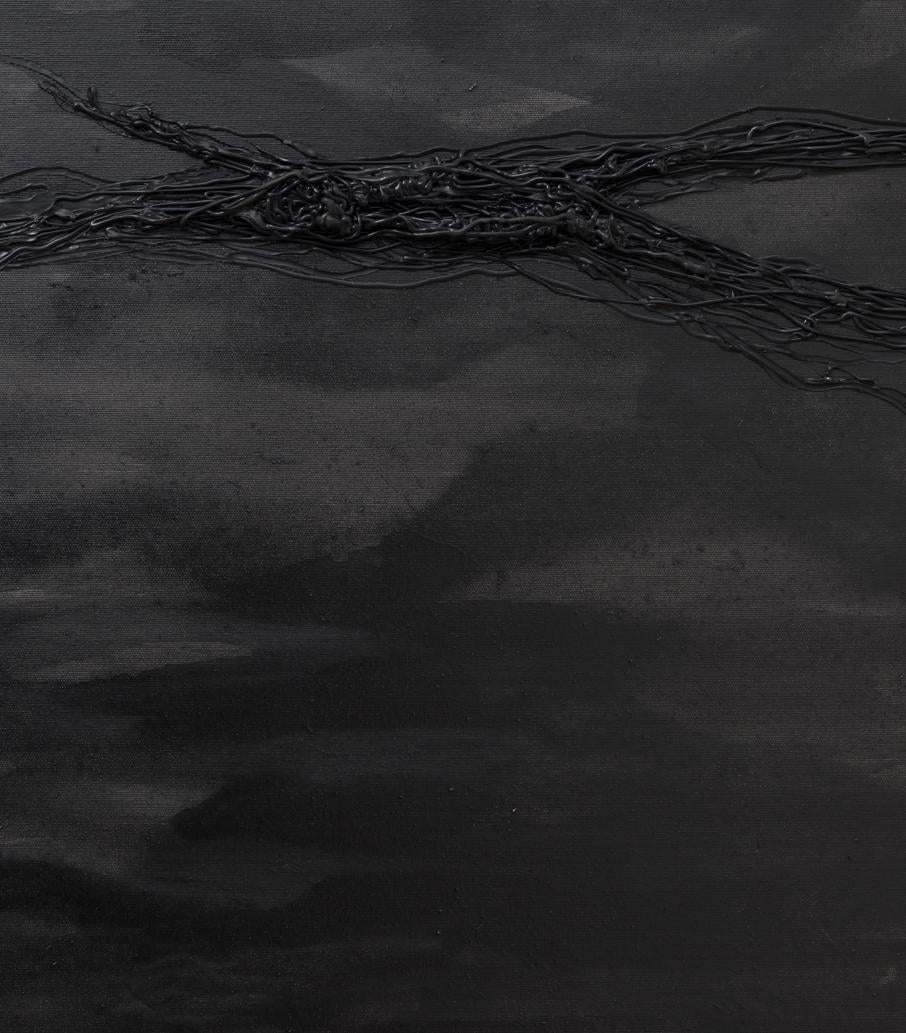 Sans titre 04, 2017
Adhésif noir et huile noire sur toile
31 1/2 H x 23 5/8 W in.
80 H x 60 W cm

Zsolt Berszán traite la première couche du dessin comme un substrat, comme une surface sur laquelle quelque chose est déposé ou inscrit. Ainsi, les