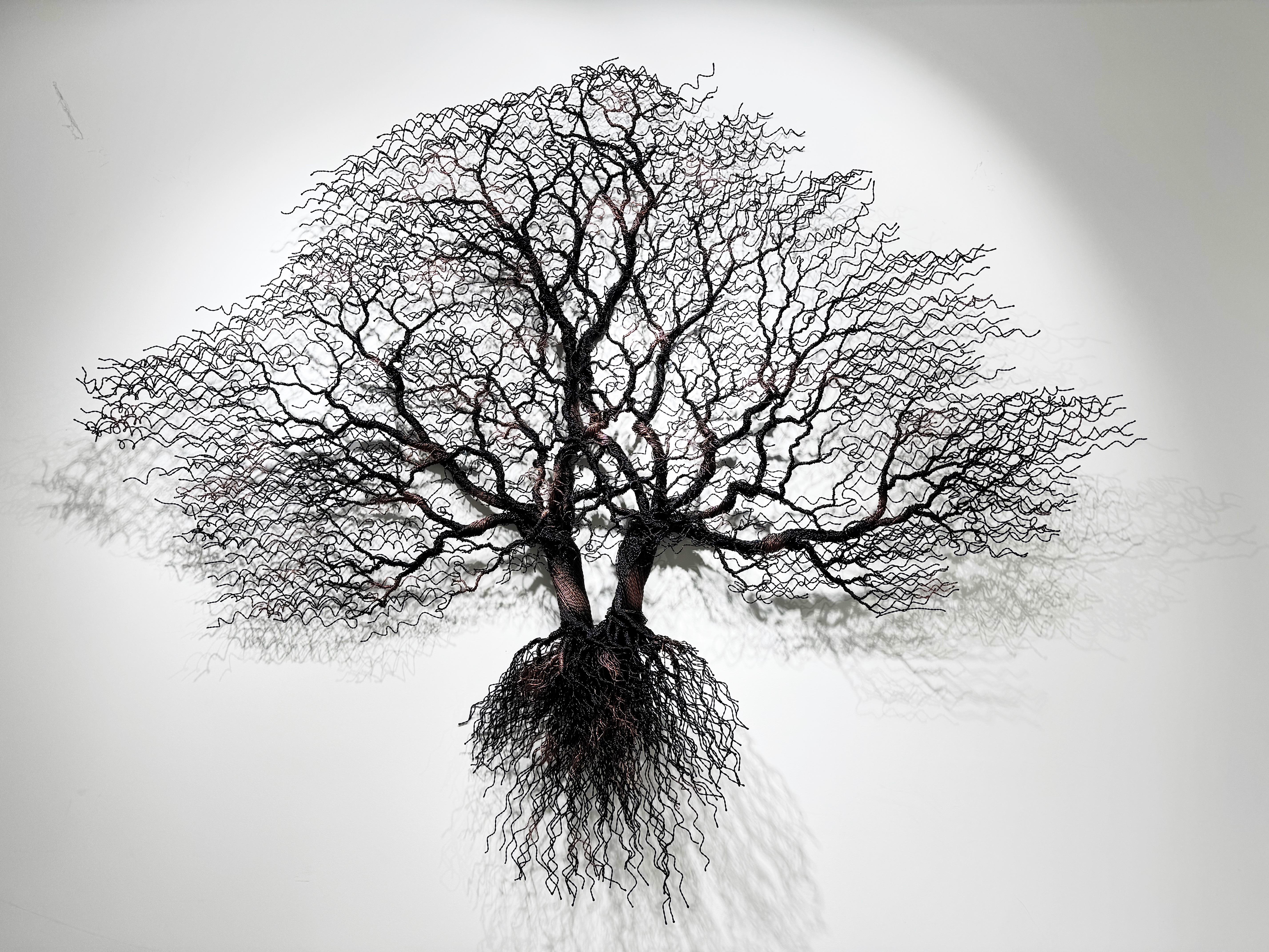 Beeche - Scultura di albero in filo intrecciato a mano, 140 x 190 x 10 cm

Beeche è un'ampia scultura in filo metallico intrecciato a mano dell'artista ungherese Zsuzsanna Györgyövics, che misura 140 x 190 x 10 cm. Questo pezzo da parete di grandi