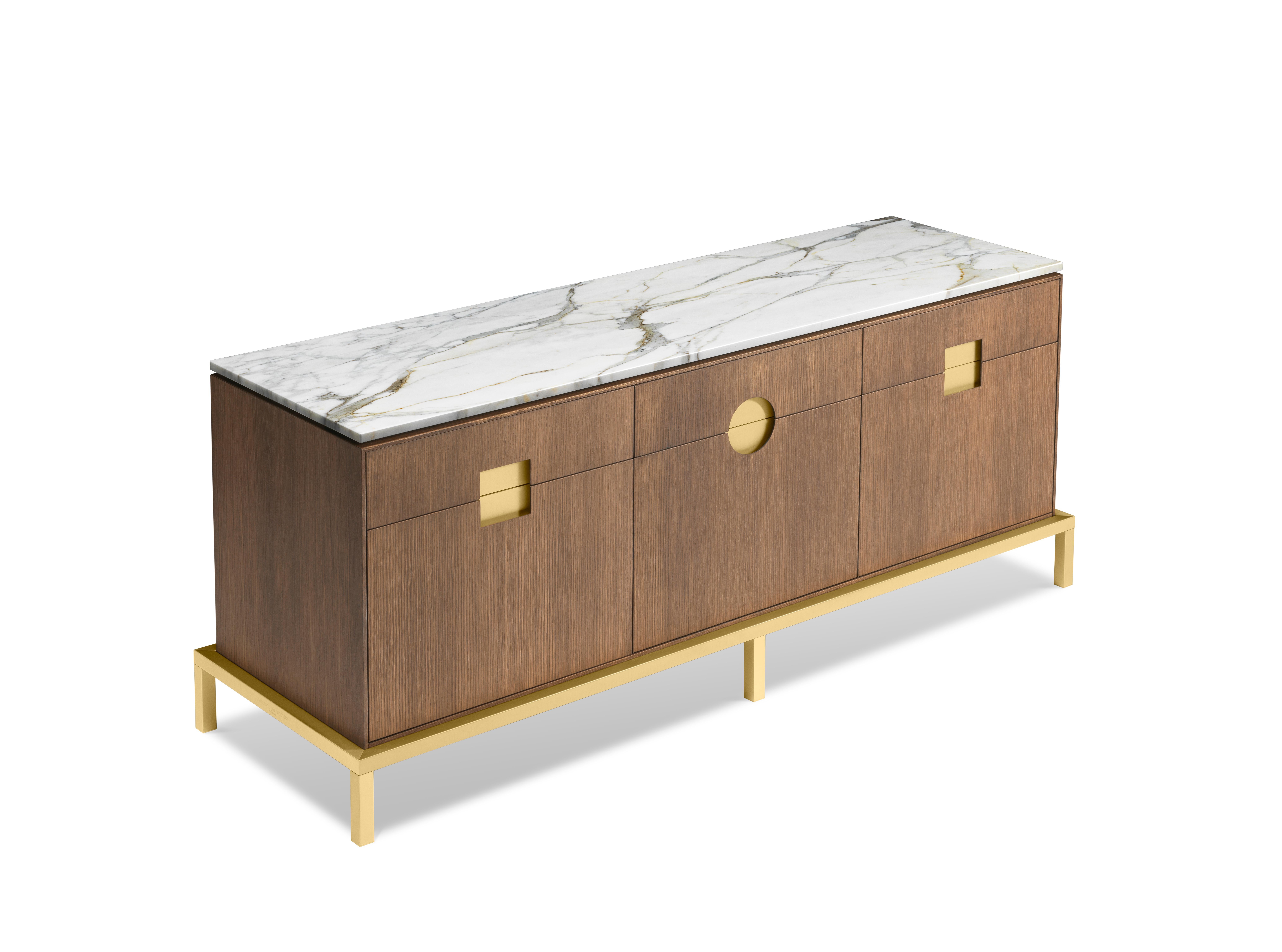 Zuan Dining Cabinet with Satin Brass Legs & Calacatta Marble by Paolo Rizzatto In Excellent Condition For Sale In Brooklyn, NY