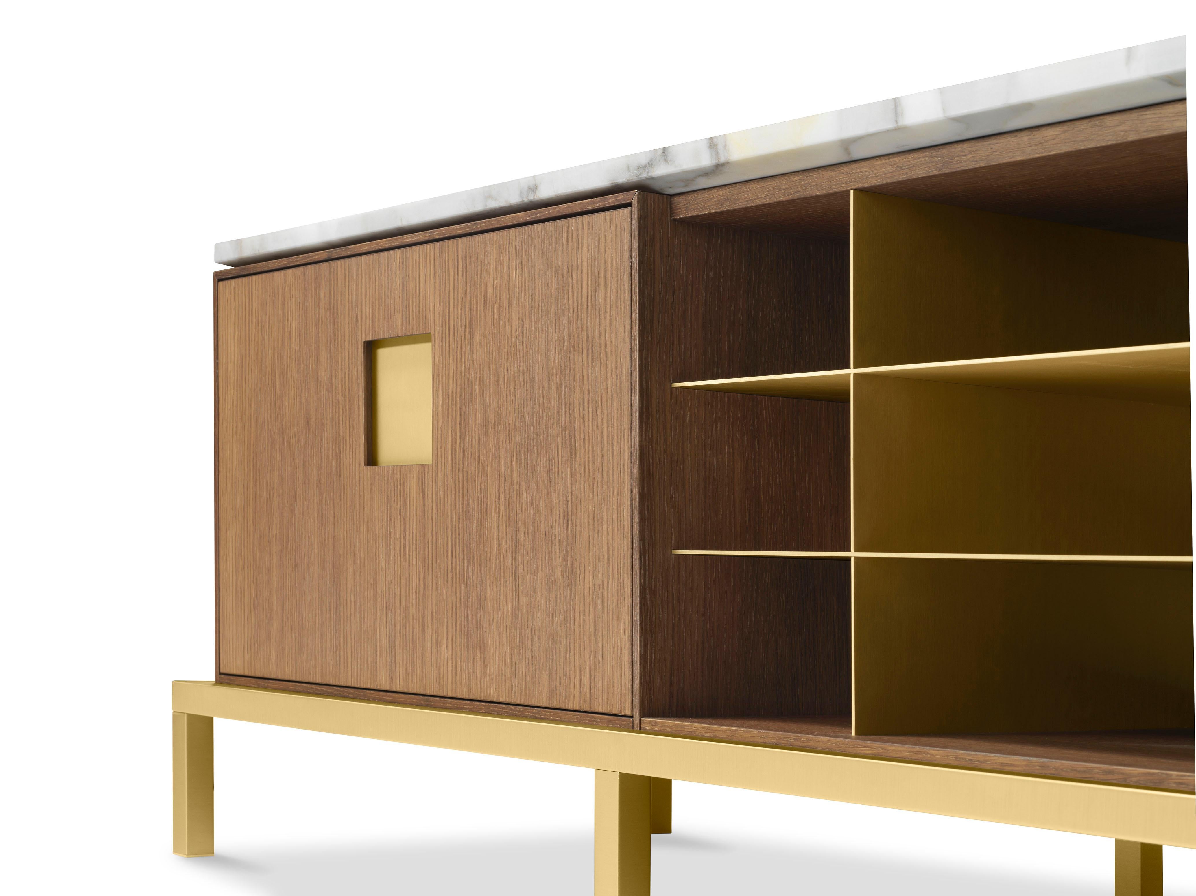 Zuan Living Cabinet with Satin Brass Legs & Calacatta Marble by Paolo Rizzatto In Excellent Condition For Sale In Brooklyn, NY
