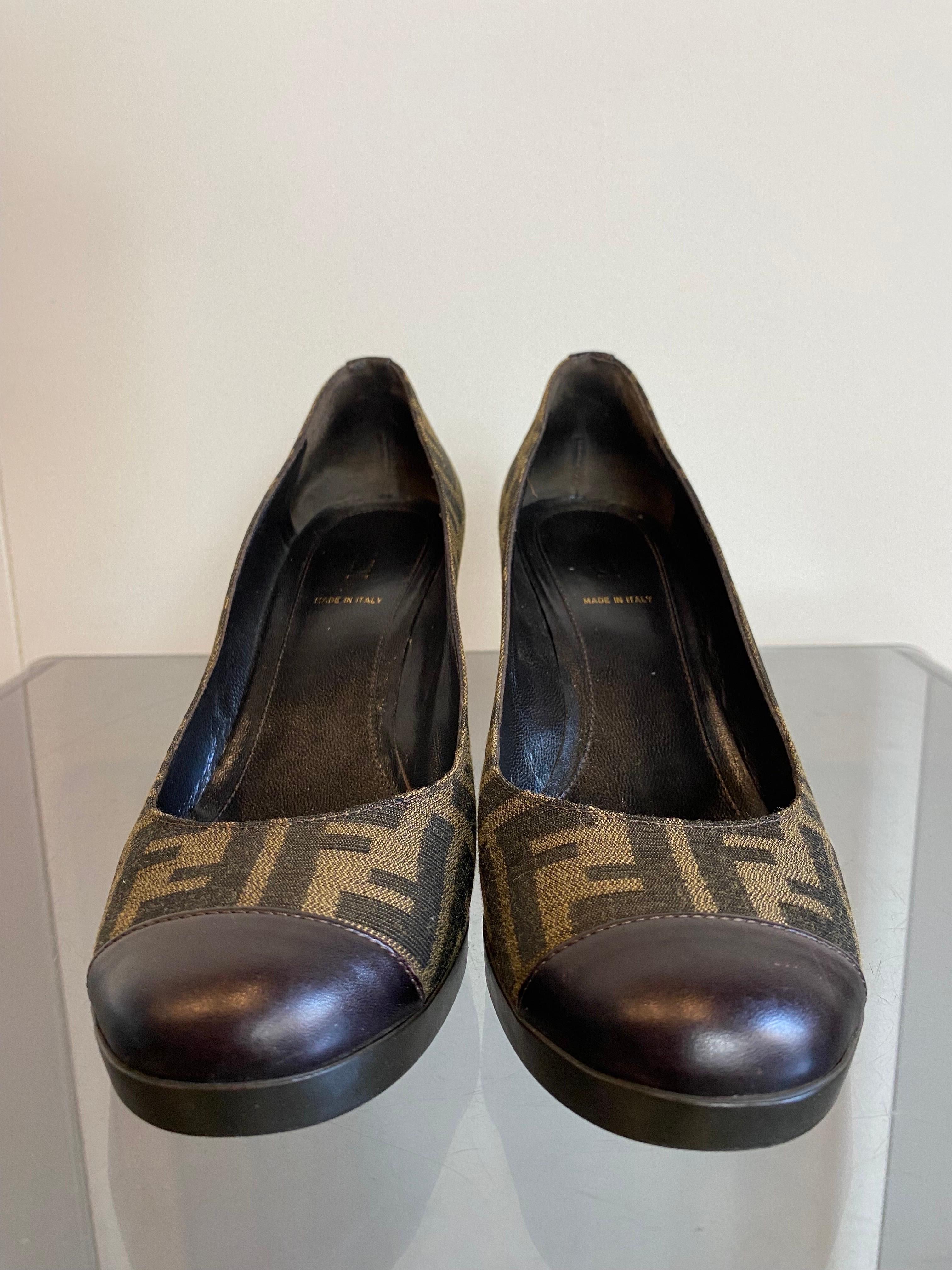 Black Zucca Canvas Cap Toe Wedge pumps