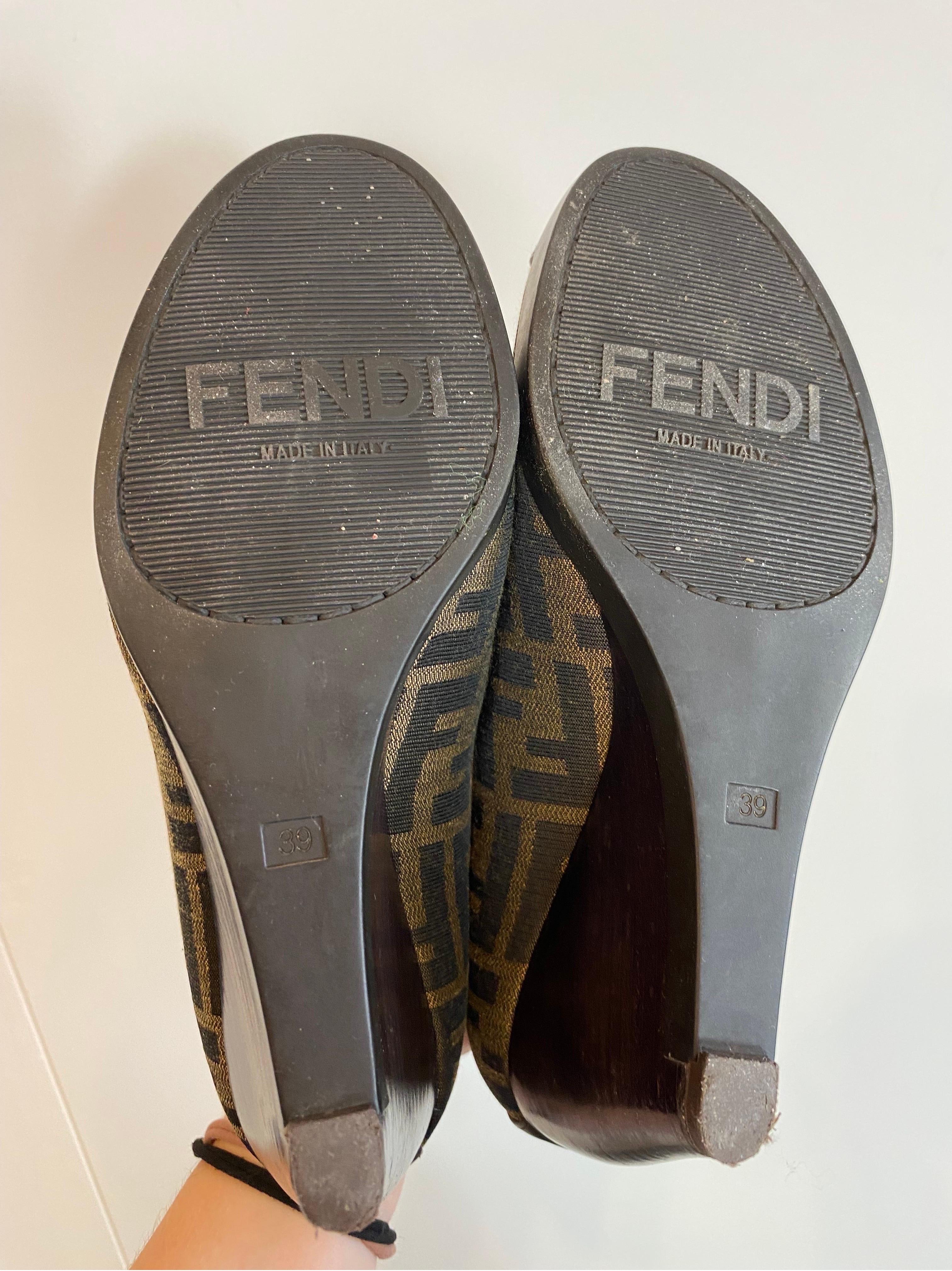 Women's or Men's Zucca Canvas Cap Toe Wedge pumps
