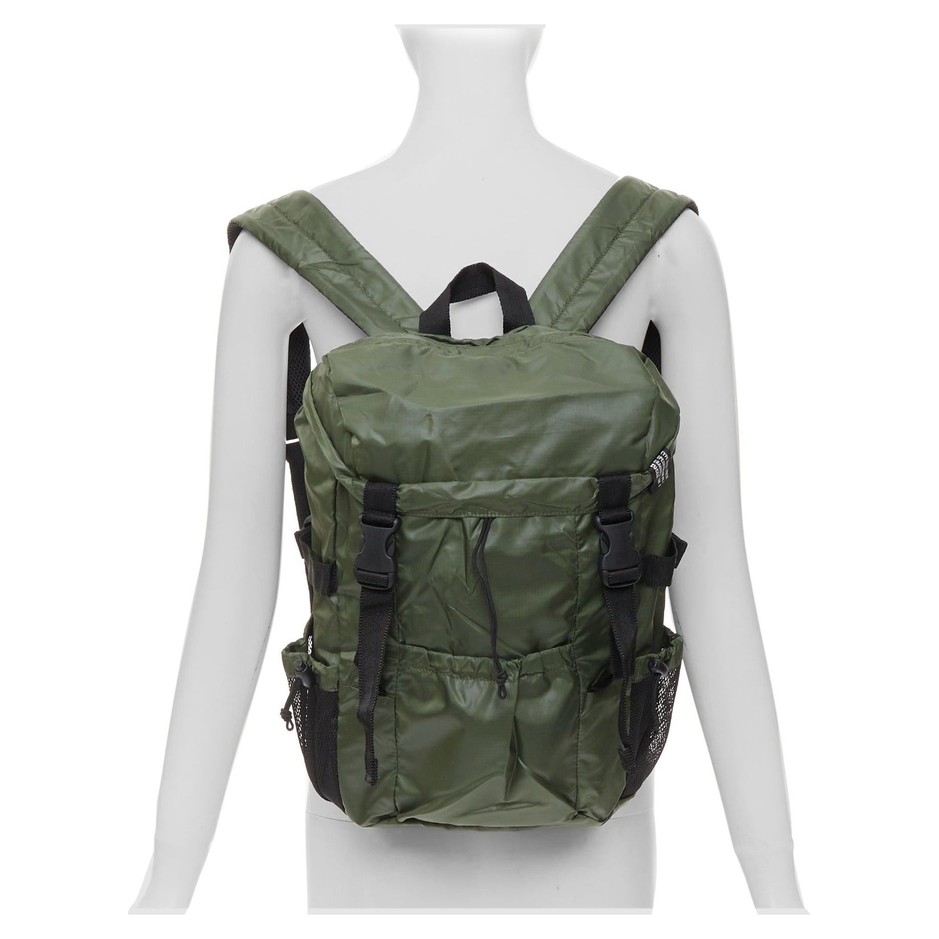 ZUCCA mochila verde de nailon negro con hebillas de plástico y solapa de carga con correas en venta