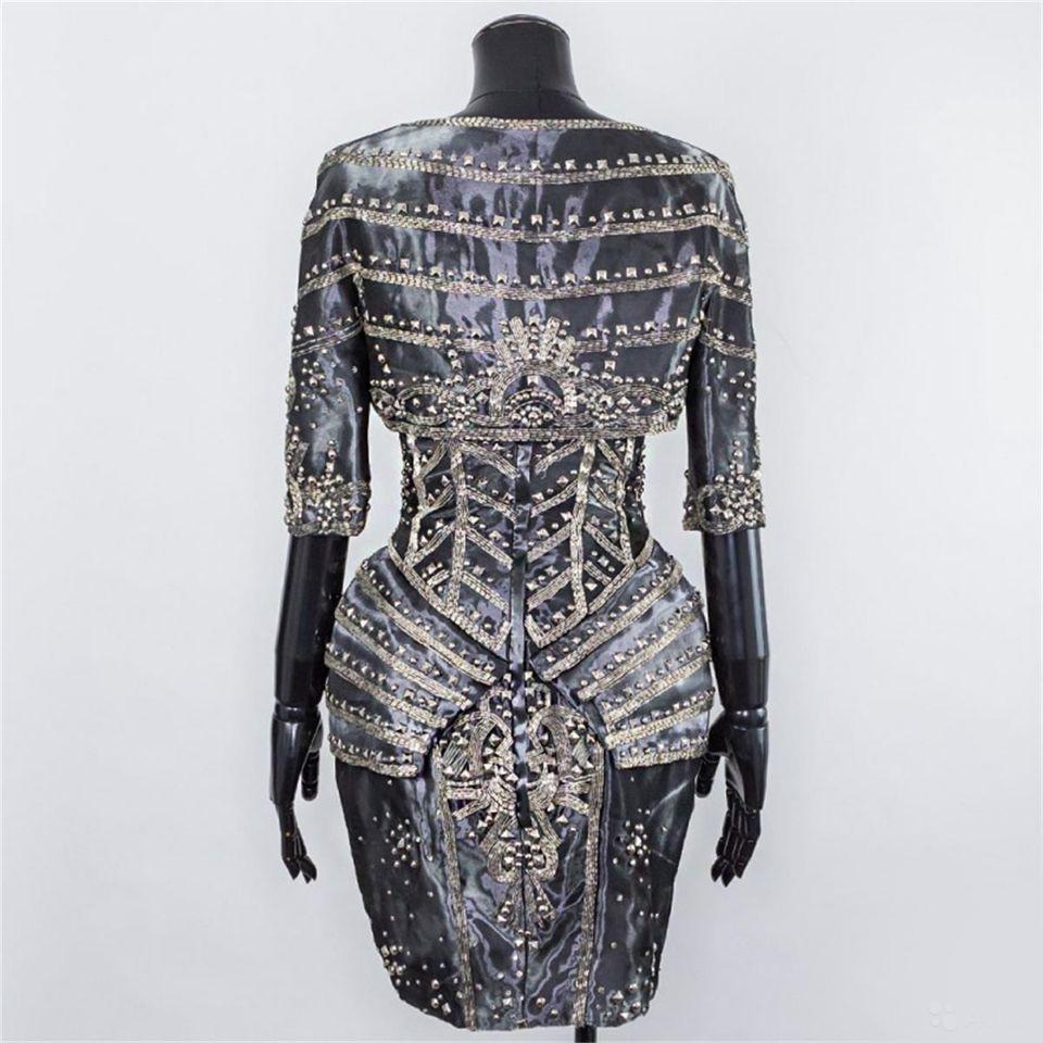 ZUHAIR MURAD

Incredible embellished corset dress

 1/2 sleeve length 

Will make the waist thin and silhouette prefect! 

Size:  US XS

Pre-owned. Excellent condition. 
PLEASE VISIT OUR STORE FOR MORE GREAT ITEMS

 
AV