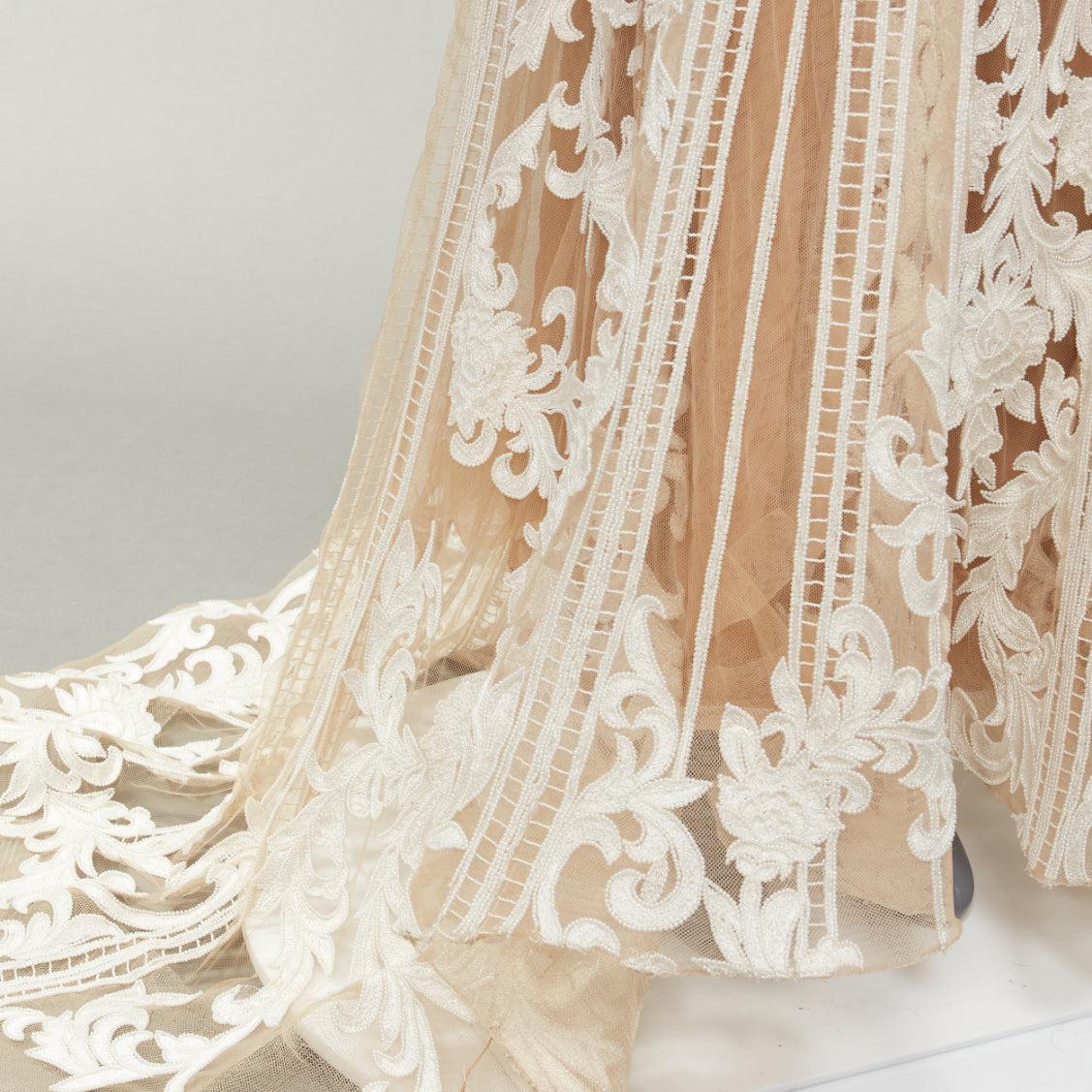 ZUHAIR MURAD Braut 2015 Laufsteg Weißes perlenbesetztes Hochzeitskleid IT36 XXS im Angebot 3