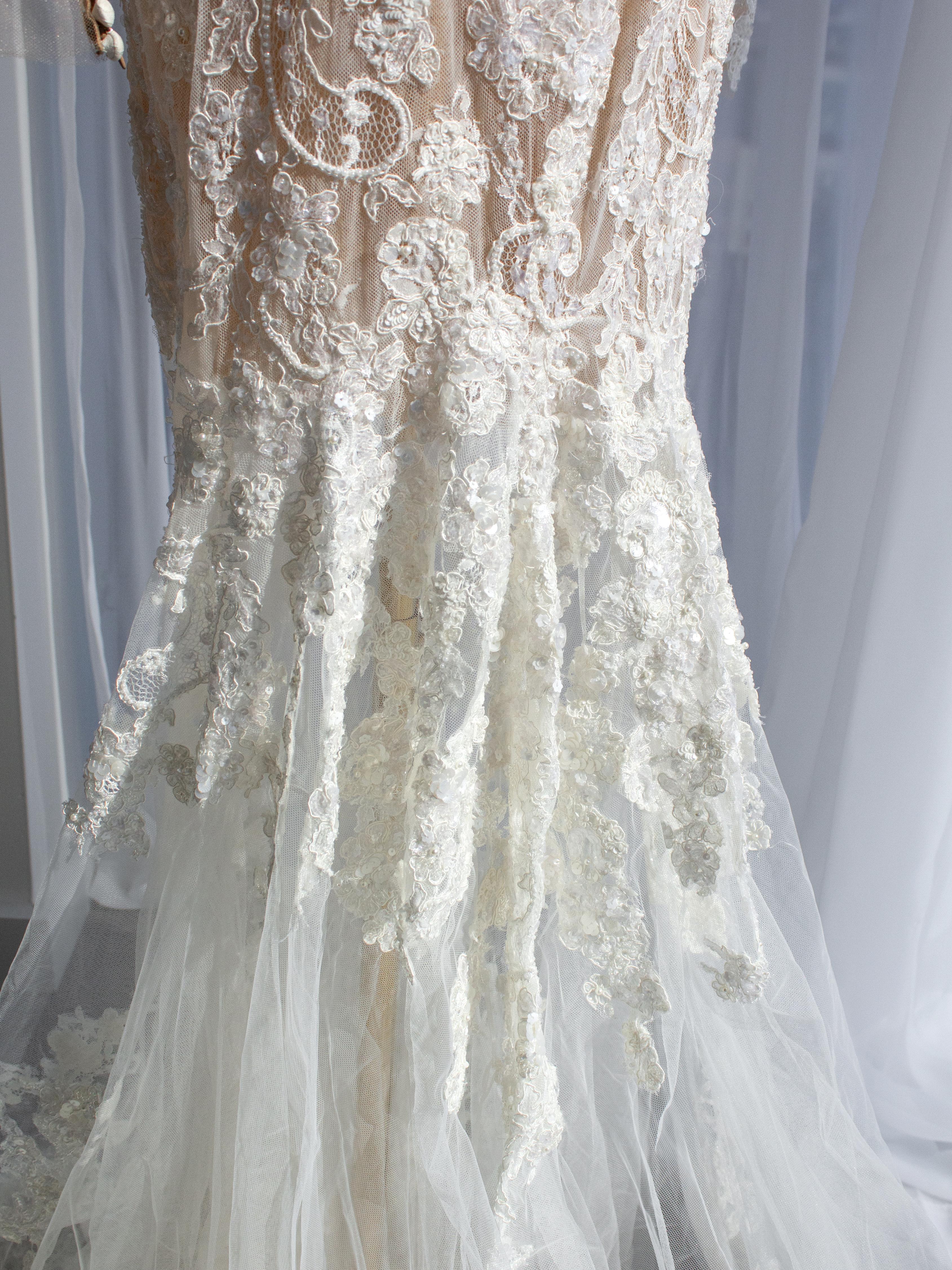 Zuhair Murad Bridal S/S 2016 Patricia White Lace Embellished Wedding Gown Dress For Sale 12
