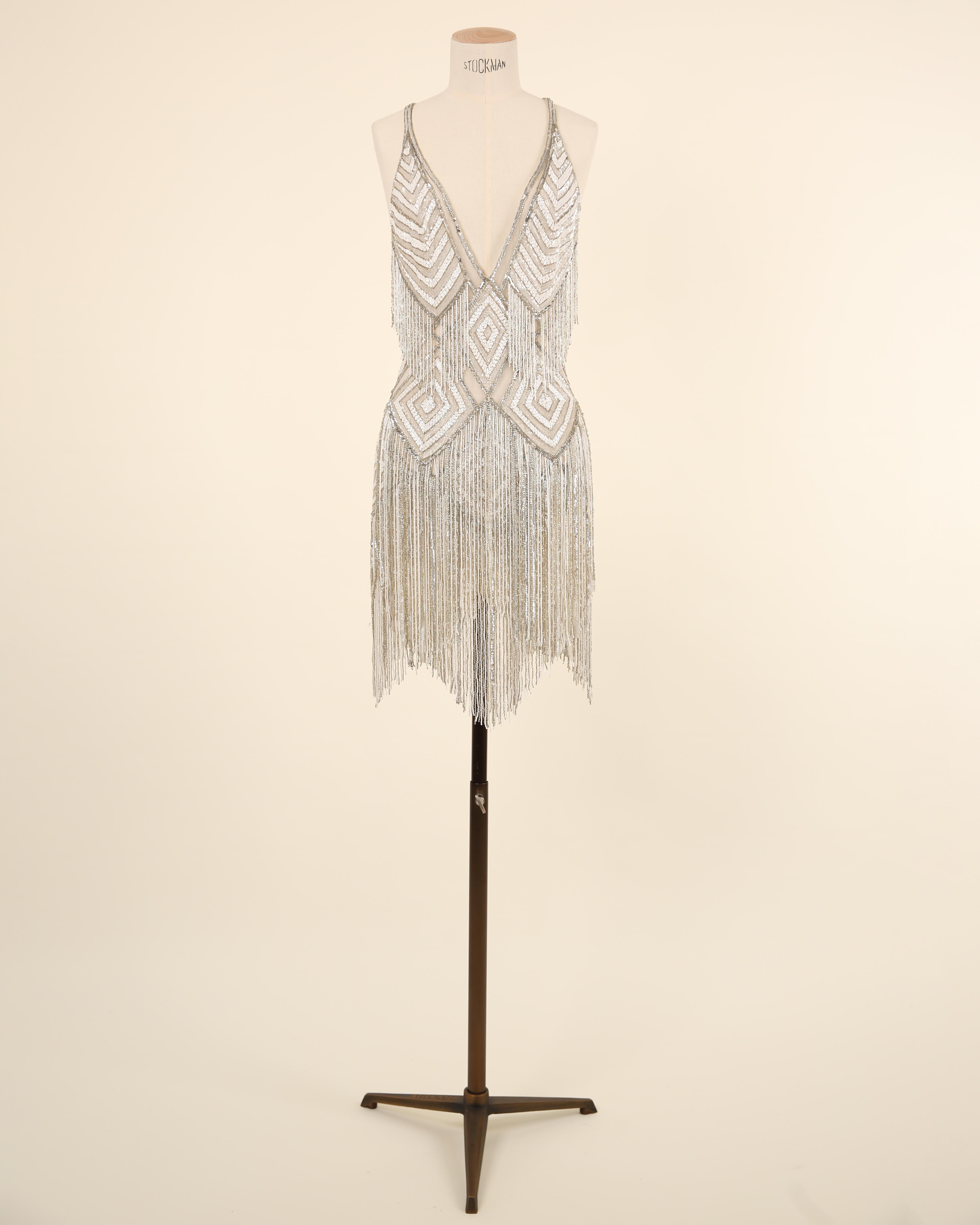 Zuhair Murad Couture mini robe de mariée dos nu à sequins perlés blancs argentés en vente 3