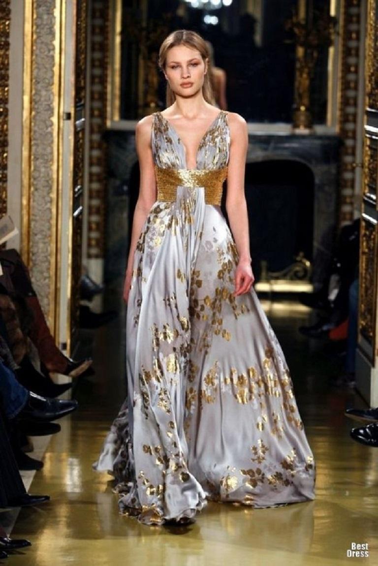 Zuhair Murad - Silk dress embroidered with golden lurex yarn flowers, with a waist and back embroidered with pearls. No size indicated, it fits a 36FR. Spring-Summer 2007 Haute Couture Collection.

Additional information:
Condition: Very good