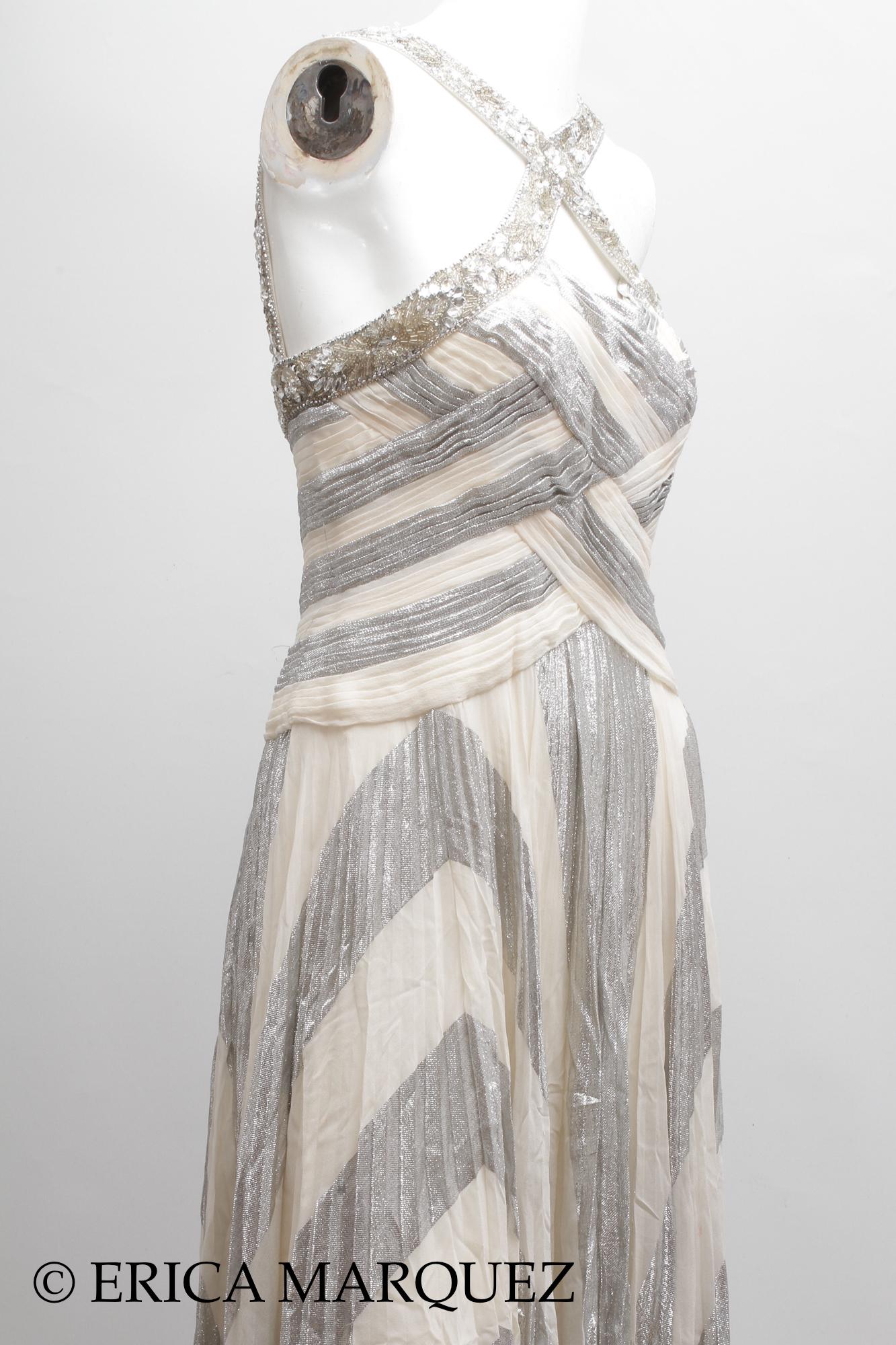 Zuhair Murad, Abito Chevron metallizzato argento con corpetto intrecciato e cinturino con strass in vendita 7