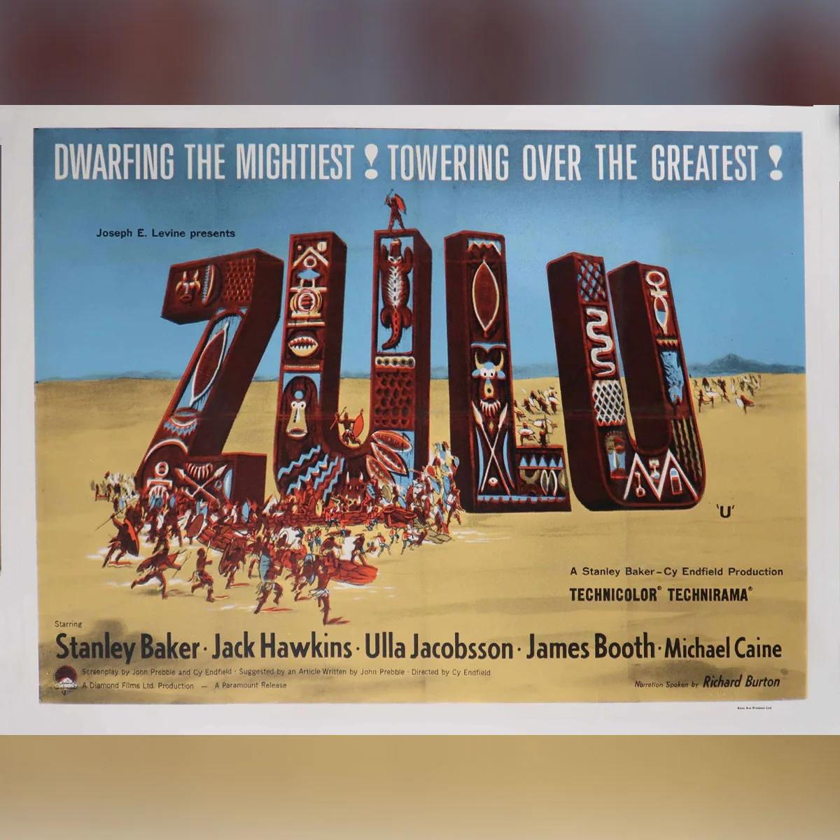 Zulu (1964)
Original British Quad (30 X 40 Inches)

Le 22 janvier 1879, l'armée britannique subit l'une de ses pires défaites lorsque les forces zouloues massacrent 1 500 de ses troupes à Isandlhwana. Peu après la bataille principale, une force