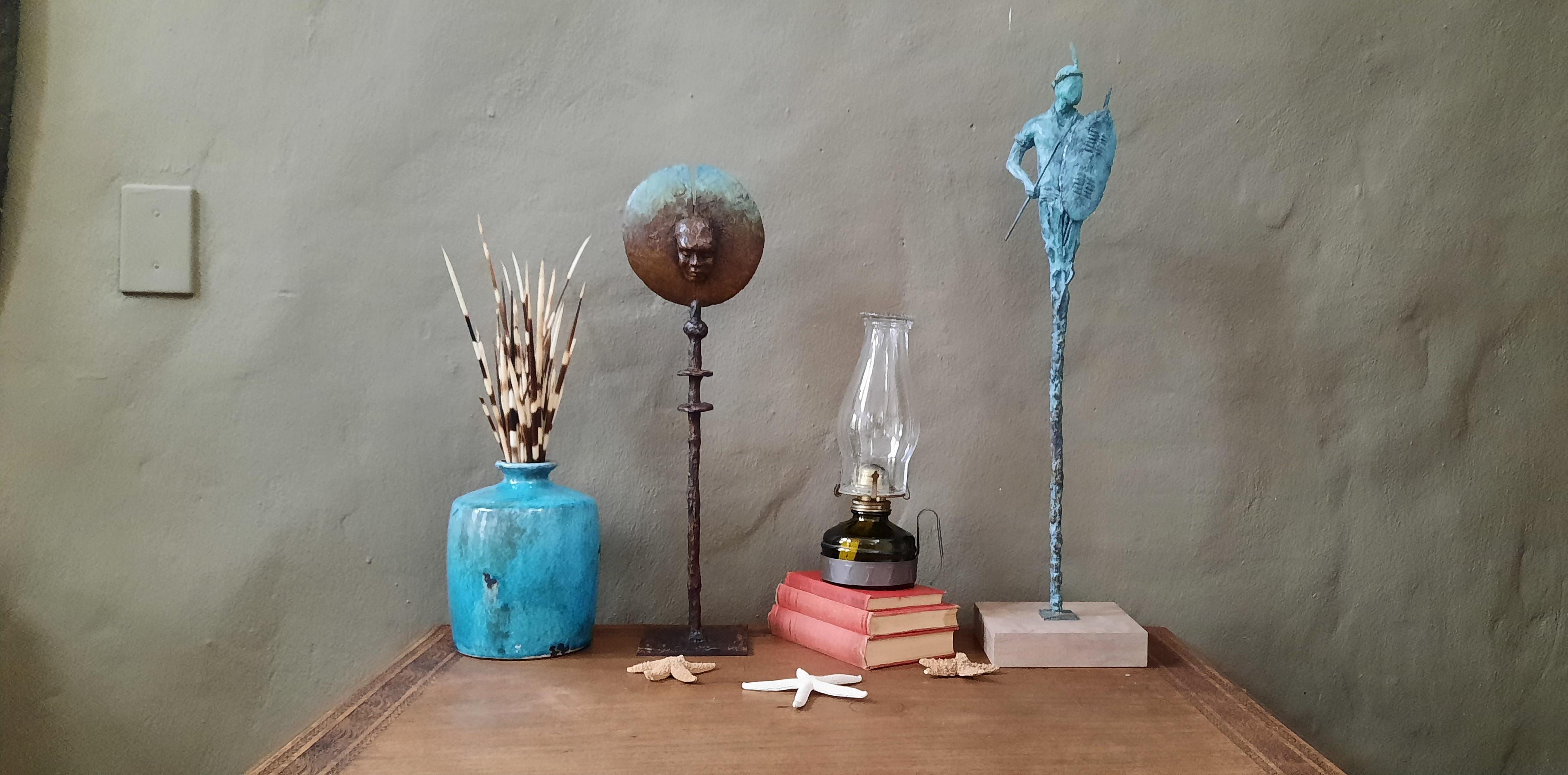 Espressionista Scultura di guerriero Zulu's in bronzo Verdigris - Scultura in edizione limitata in vendita