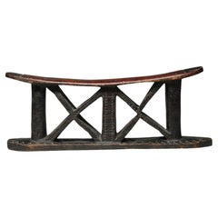 Figura umana stilizzata con doppia testa in Wood Zulu's, Sudafrica