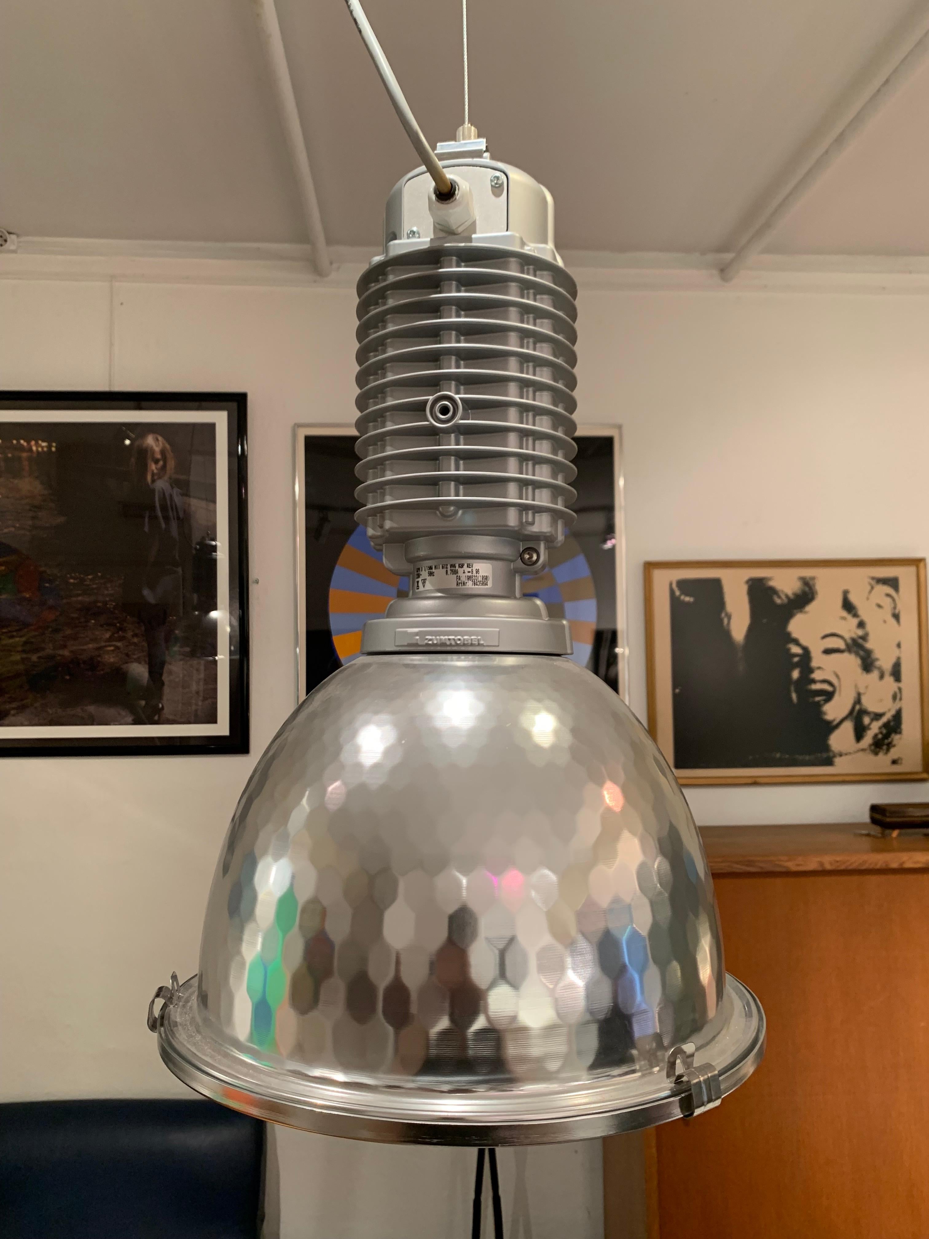 Zumtobel industrial pendant light
New LED version
Dimensions: Minimum height 55 x D35
Circa 2019.