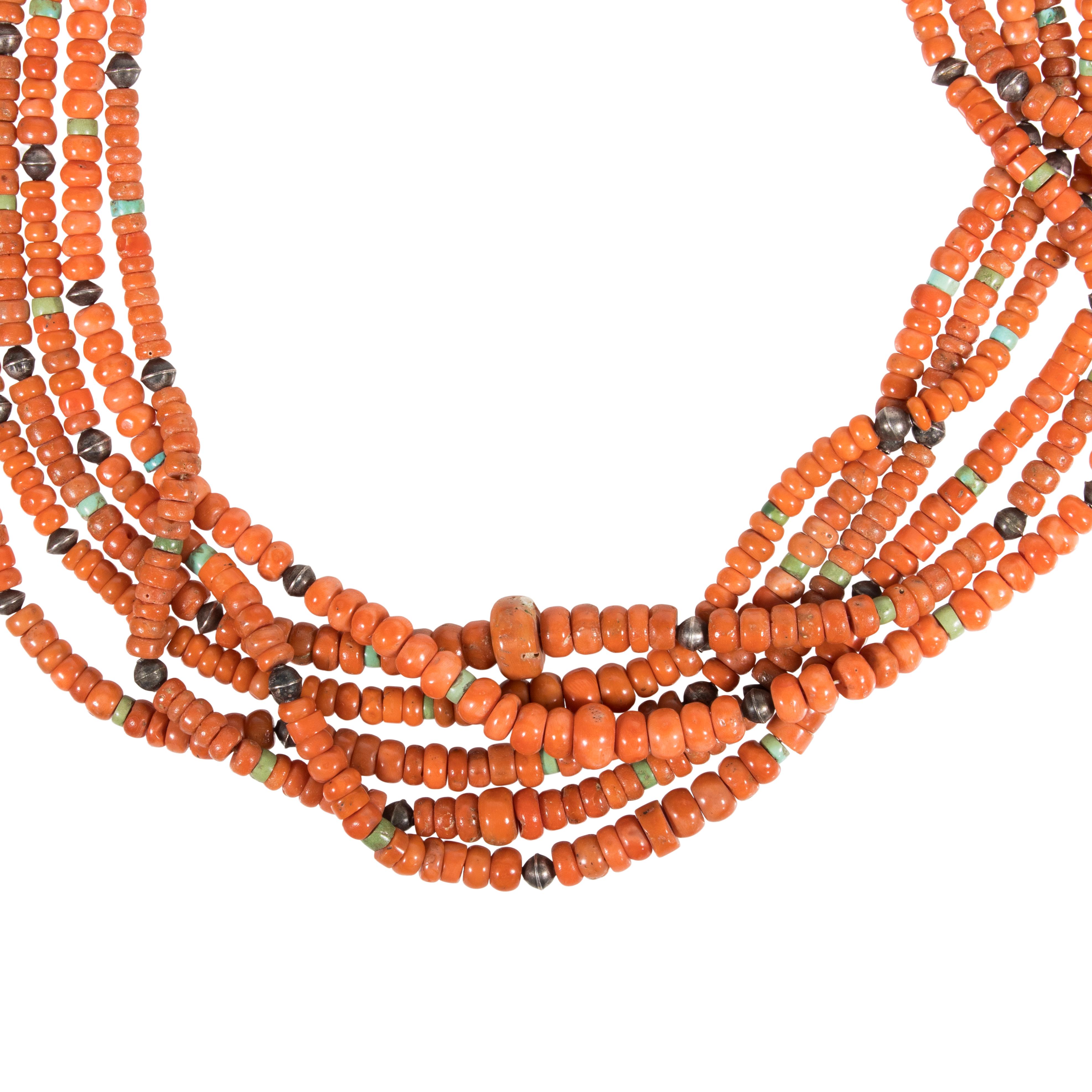 Zuni Halskette aus Koralle und Türkis mit Perlen (Alteuropäischer Brillantschliff) im Angebot