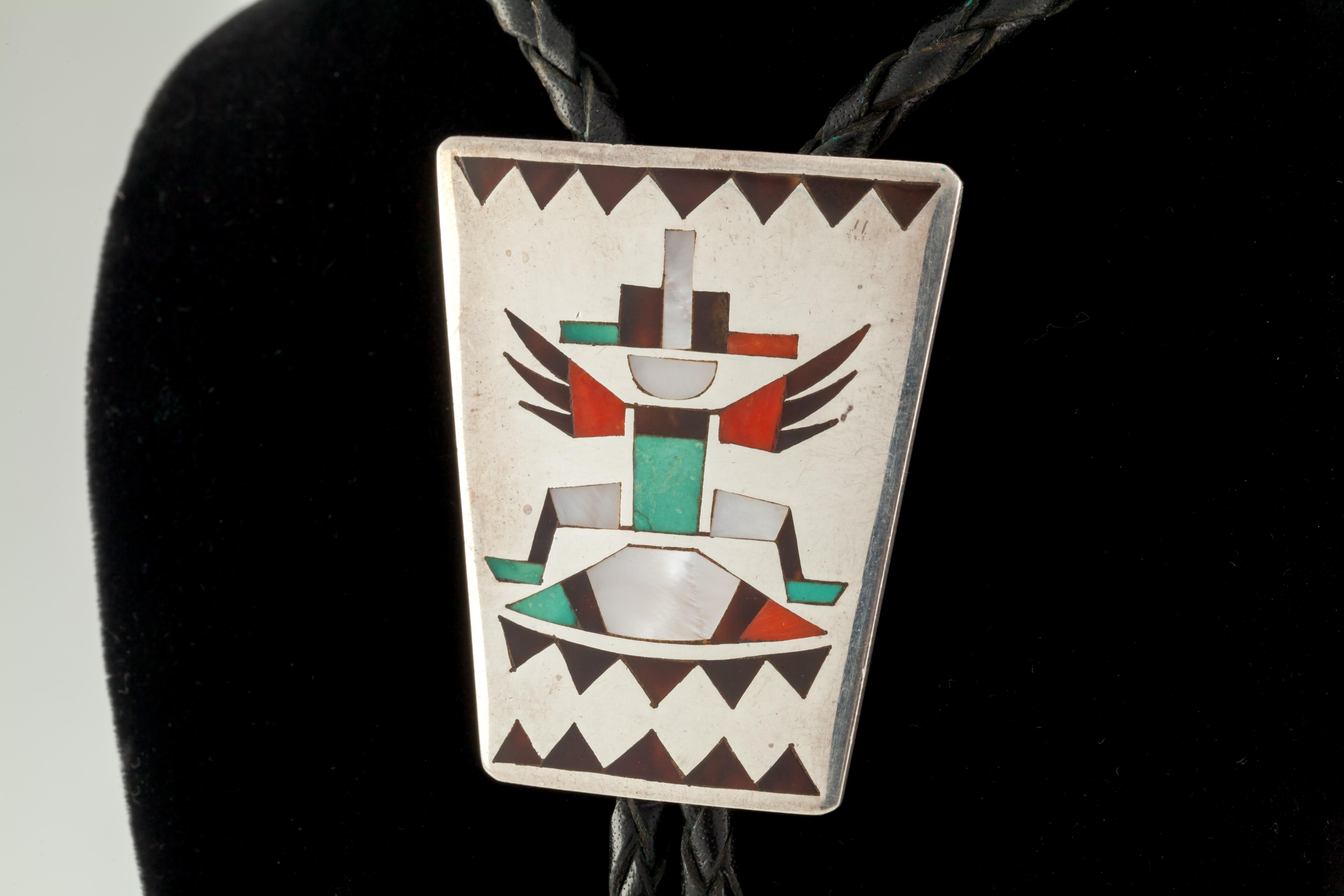 Amérindien Bolo Tie en cuir noir de Zuni en argent sterling fait à la main par LN en vente