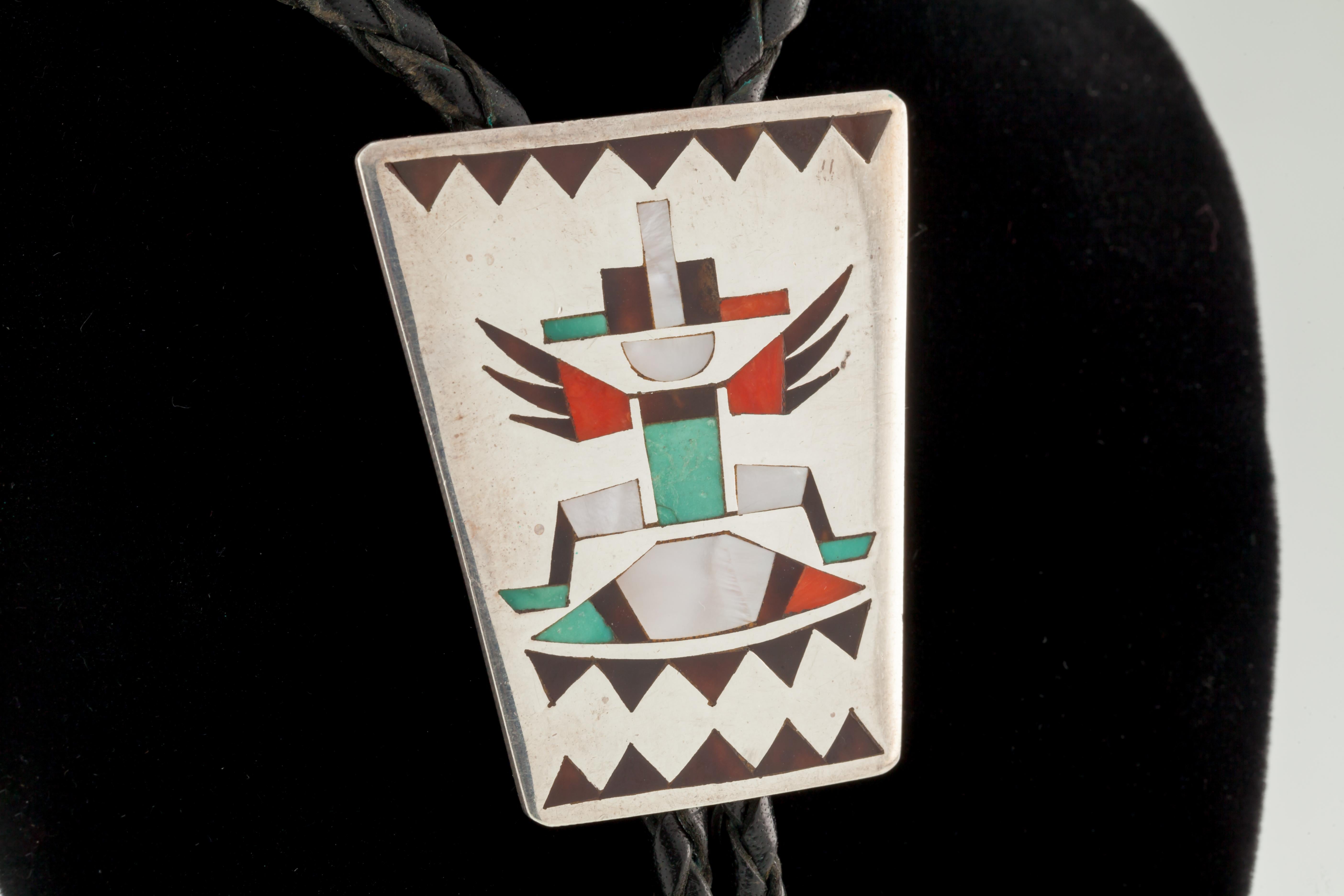 Zuni Handgefertigte Bolo-Krawatte mit Adler aus schwarzem Leder aus Sterlingsilber von LN (Cabochon) im Angebot