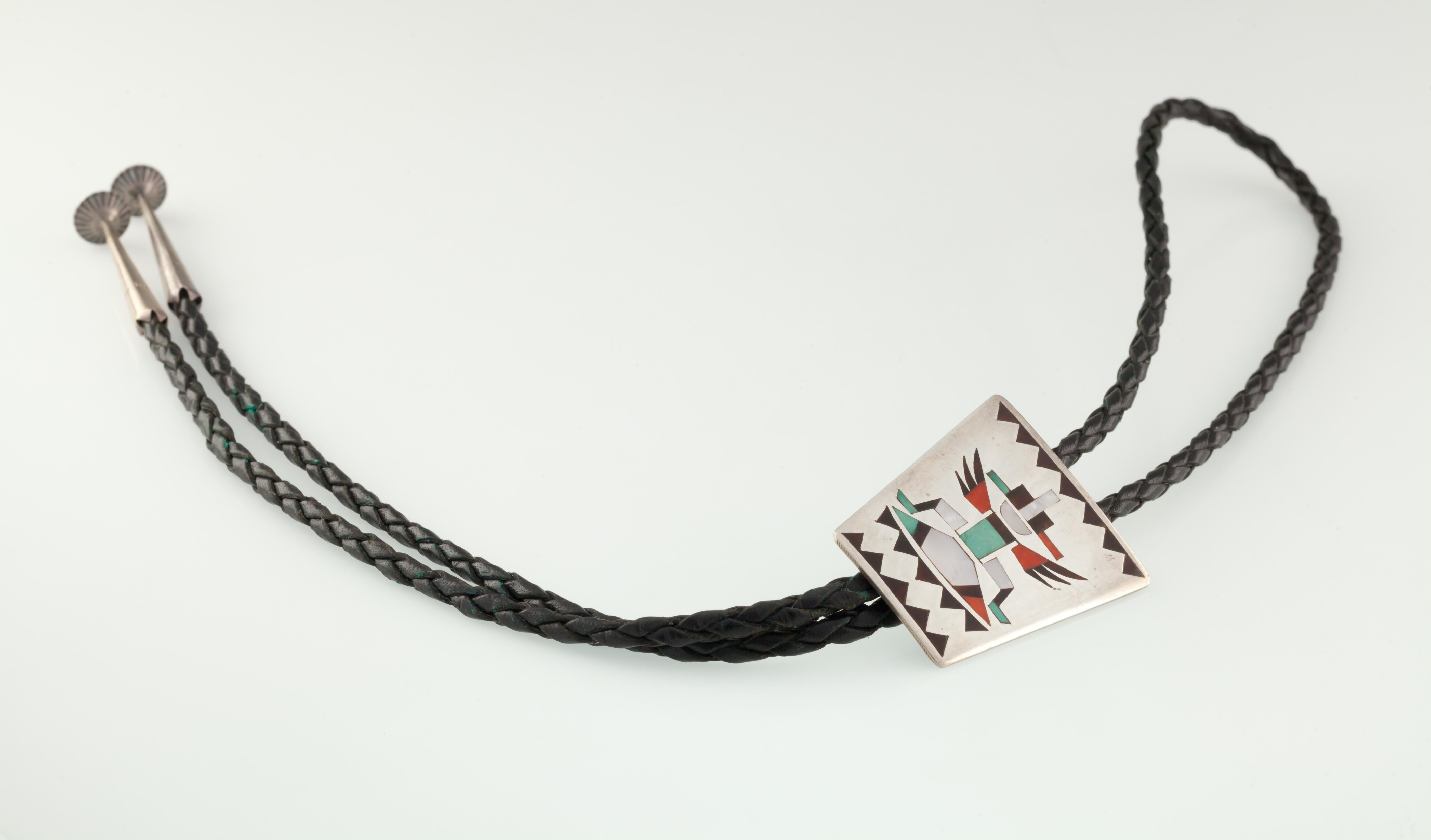 Cravatta Bolo in pelle nera Zuni in argento Sterling Eagle Dancer realizzata a mano da LN in vendita 1