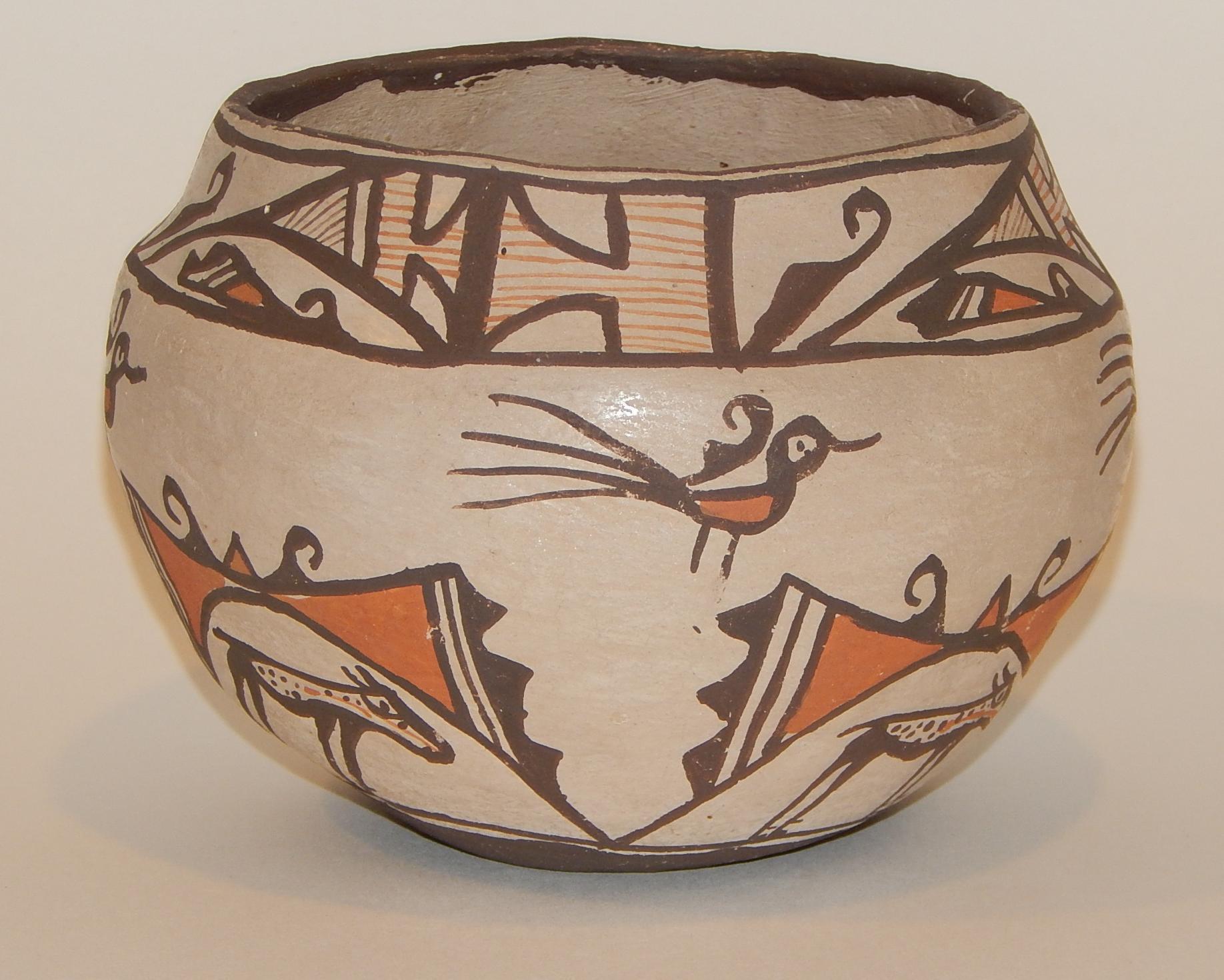20ième siècle Zuni - Pot en forme de cœur amérindien en vente