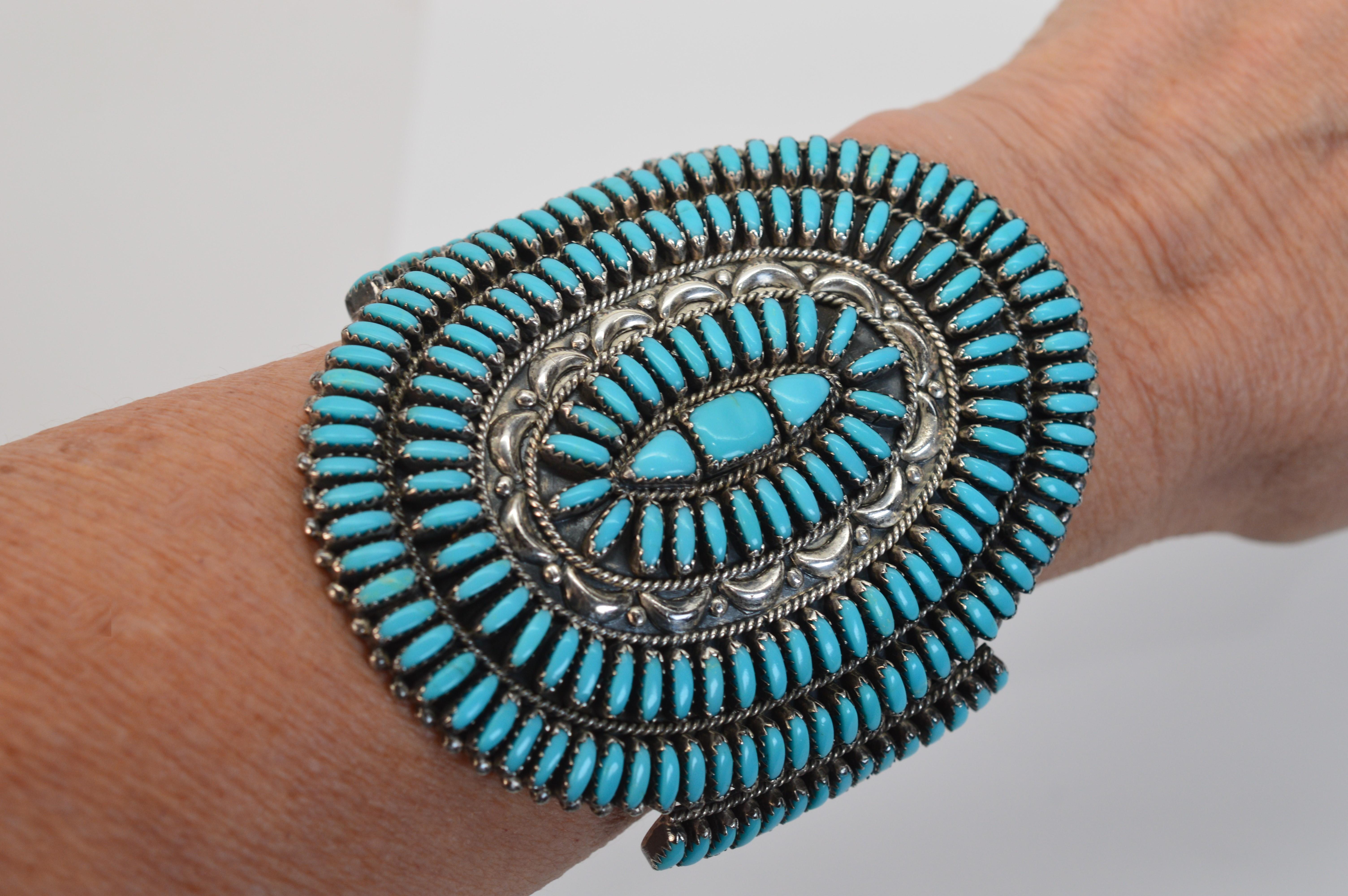 Zuni Needlepoint Turquoise Cluster Cuff Sterling Silver Bracelet In Good Condition In Mount Kisco, NY