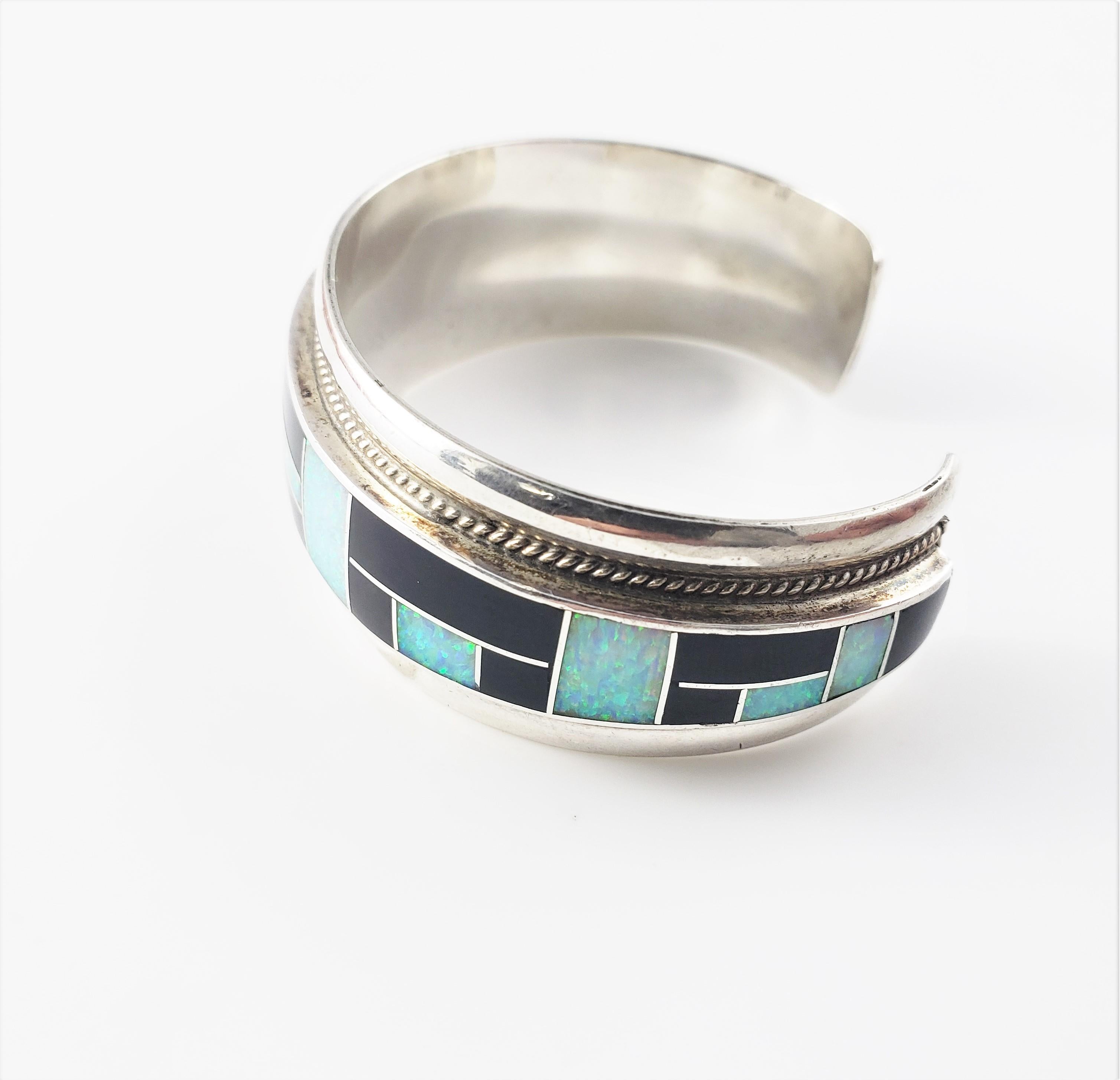 Manschettenarmband aus Sterlingsilber mit Onyx und Opal von Zuni Rickell & Glendora Booga im Zustand „Gut“ in Washington Depot, CT